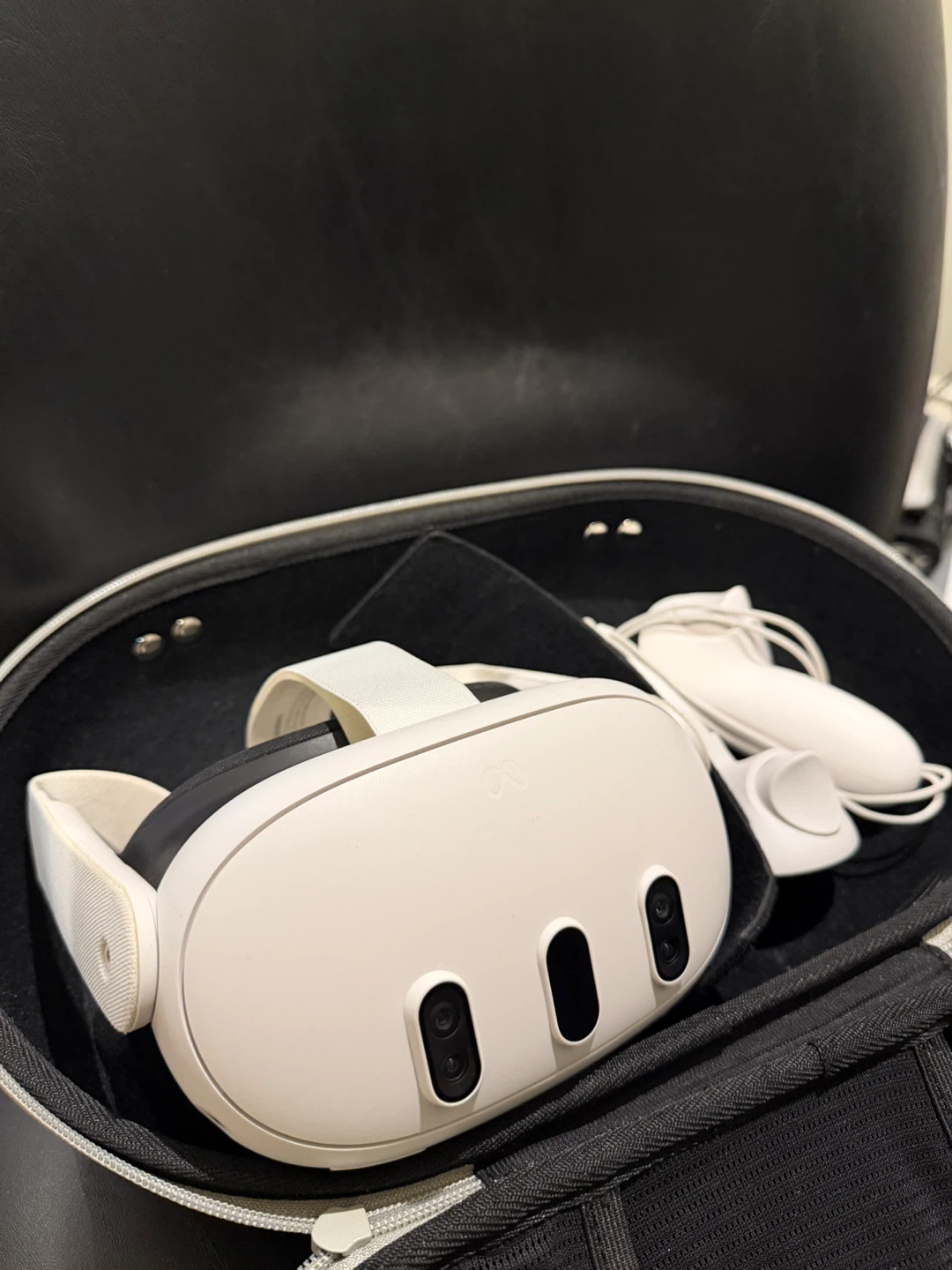 Meta Quest 2 VR Headset with Carrying Case - photo 3