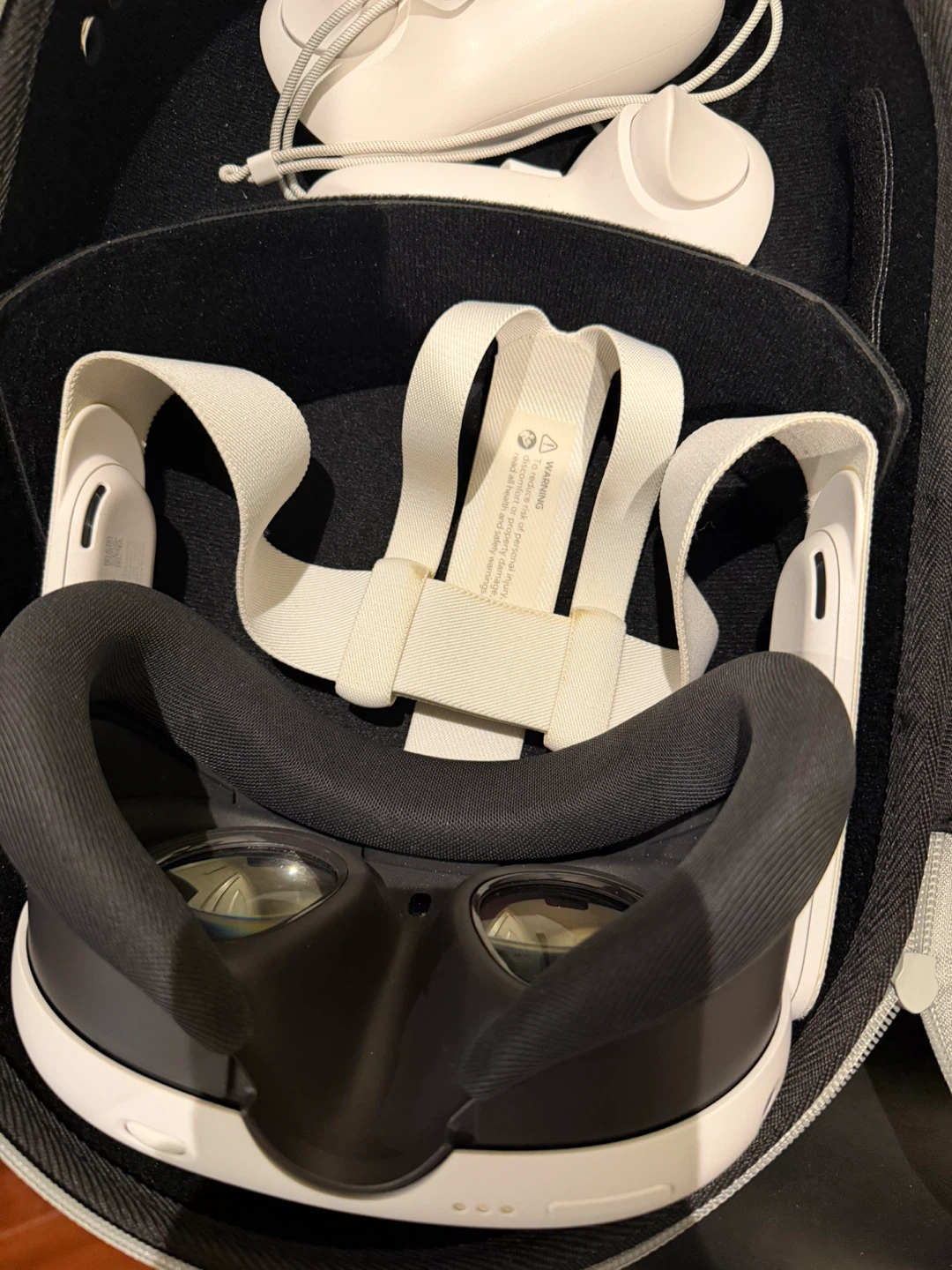 Meta Quest 2 VR Headset with Carrying Case - photo 5