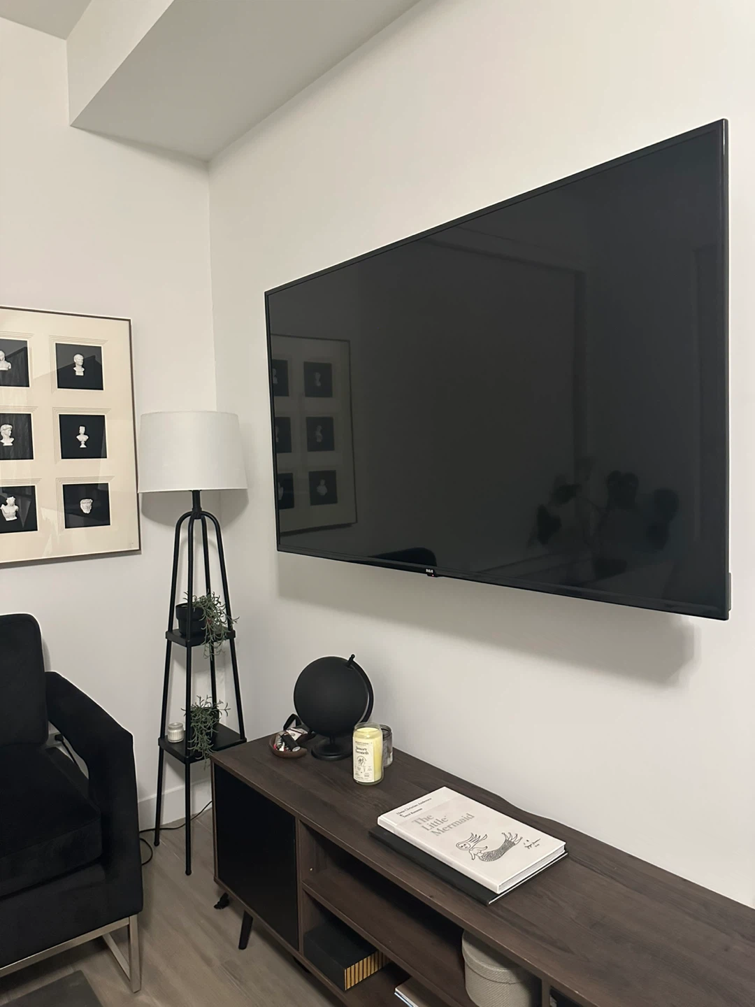 55” RCA 4K UHD TV Incl Swivel Wall Mount & Remote - photo 2
