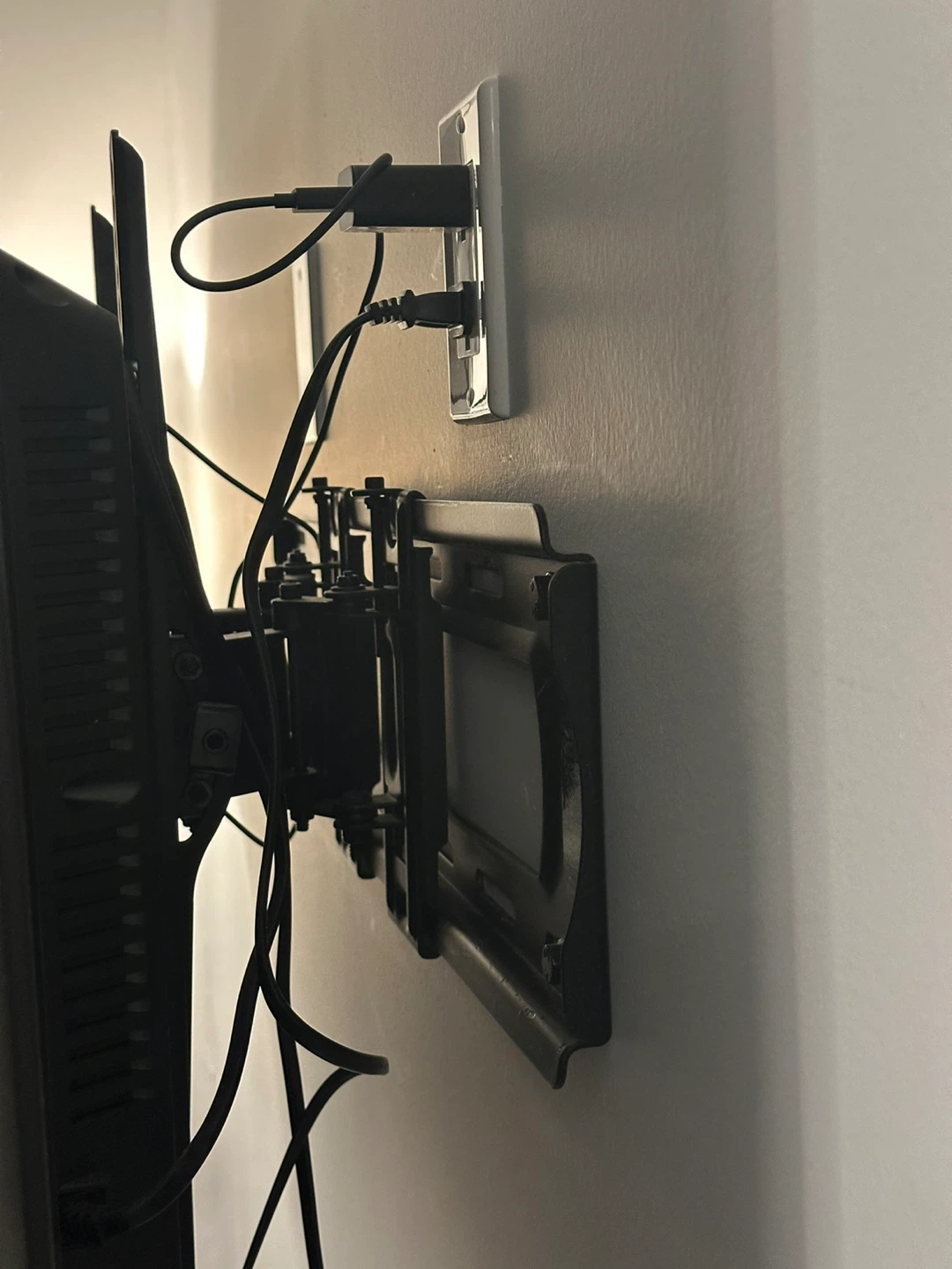55” RCA 4K UHD TV Incl Swivel Wall Mount & Remote - photo 3