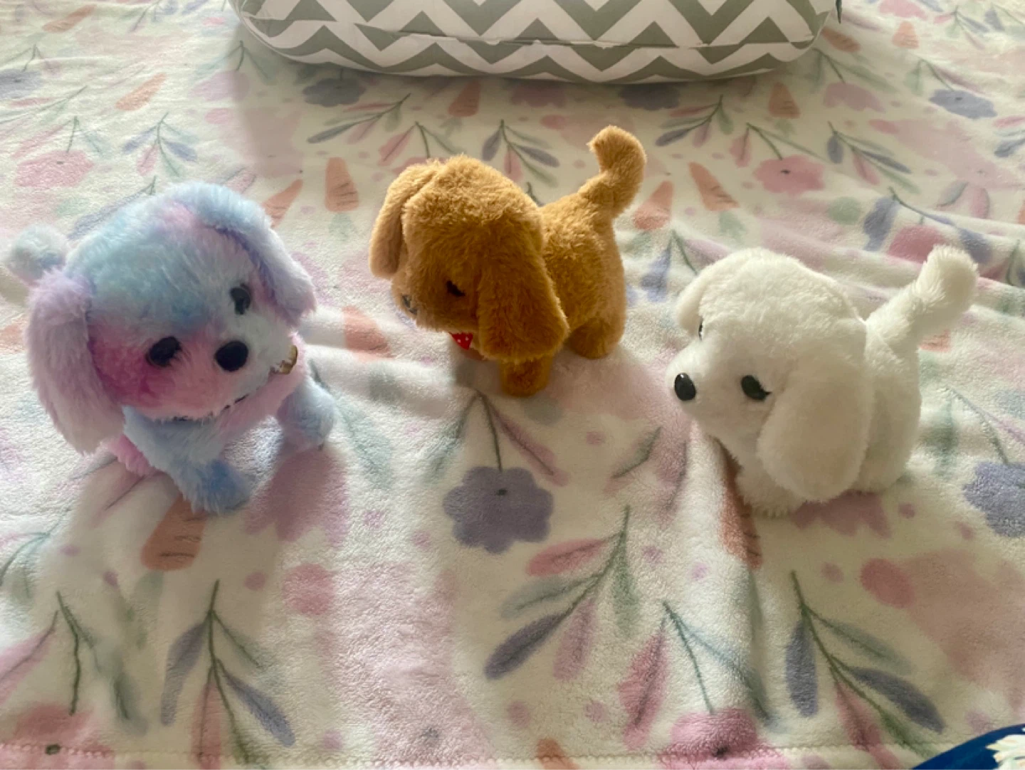 Set of 3 Plush batteries powered Dogs - photo 2
