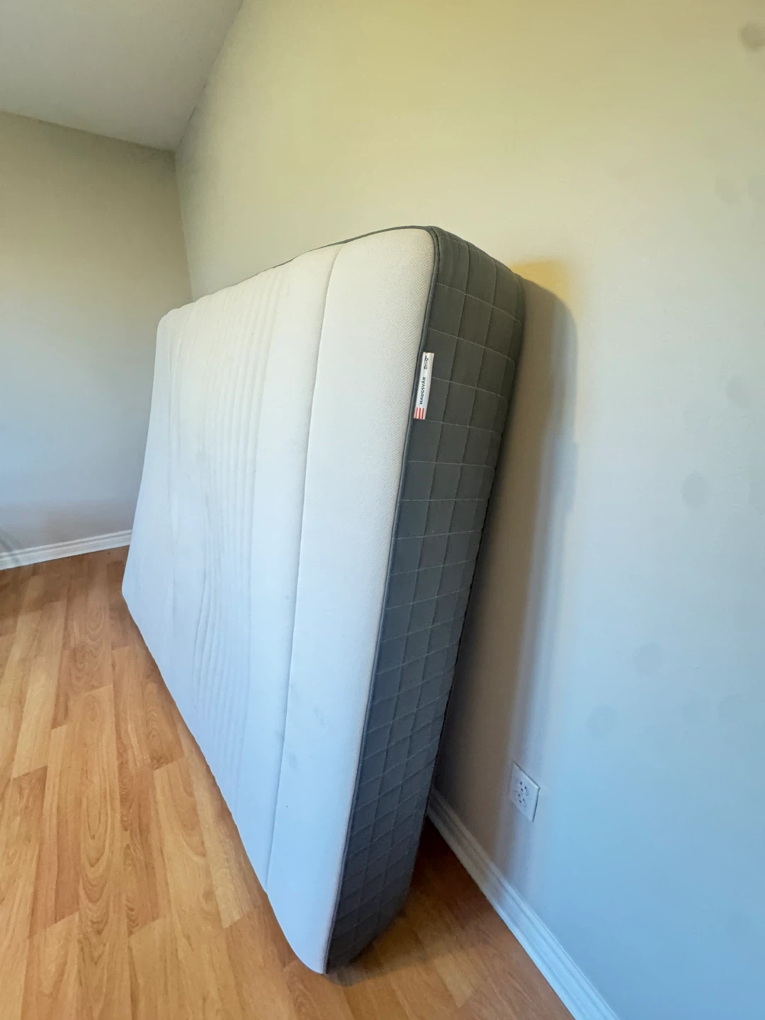 Free Queen Mattress – – Pickup in Etobicoke - photo 4