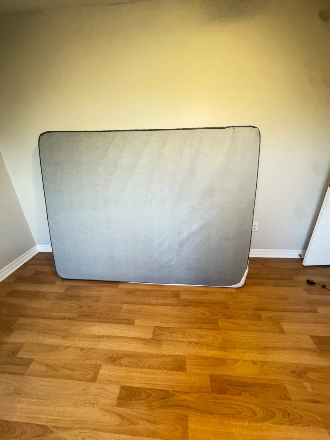 Free Queen Mattress – – Pickup in Etobicoke - photo 2