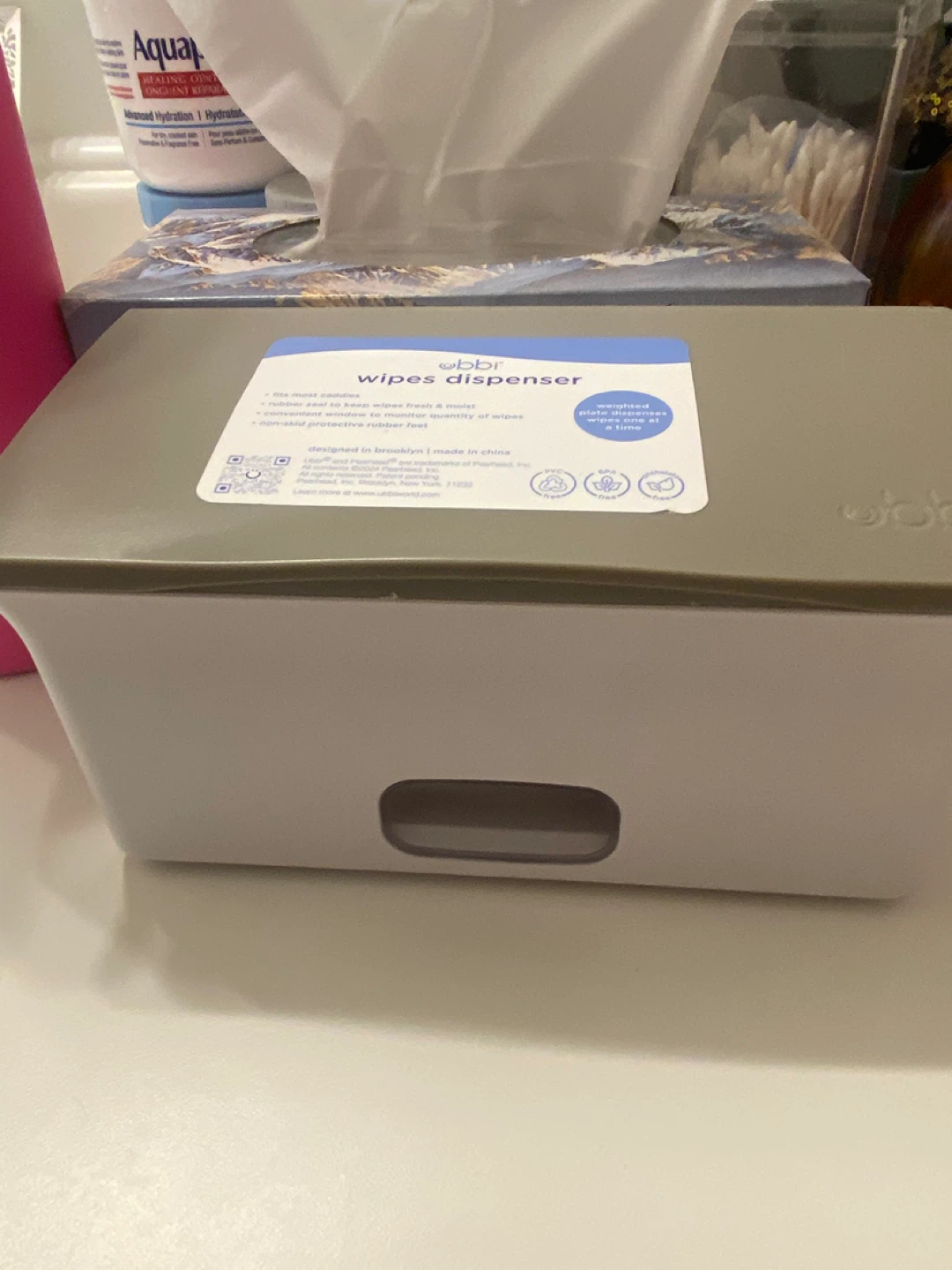 Ubbi Wipes Dispenser with weighted plate