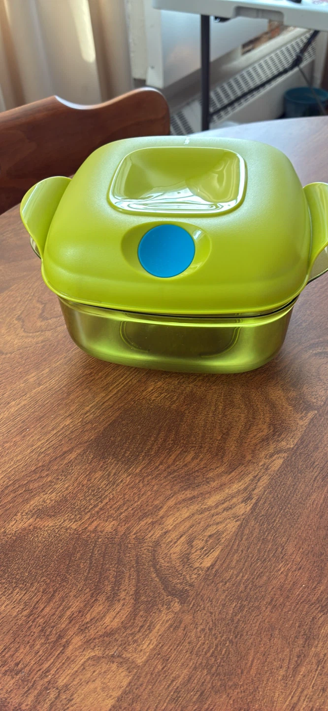 Tupperware Vent n Serve Microwave Container