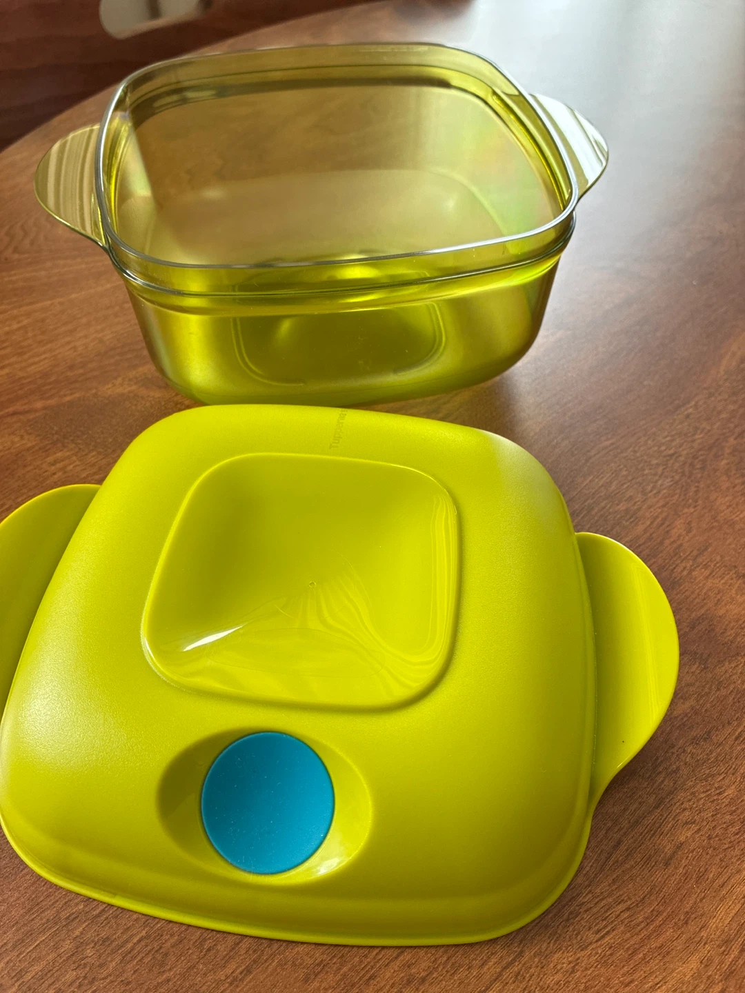 Tupperware Vent n Serve Microwave Container - photo 3