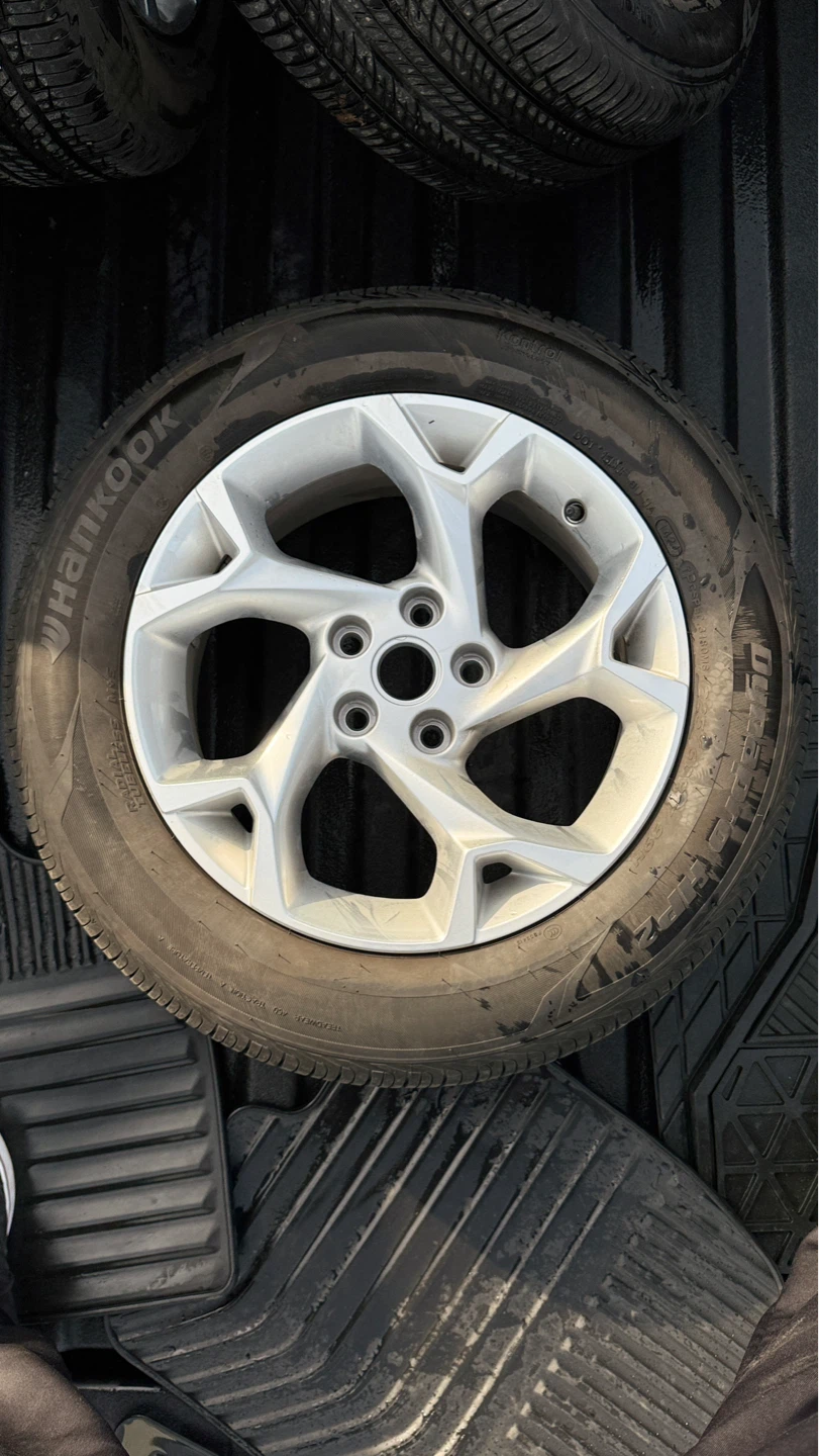 4 Hankook 225 /60 R17 99H tires + 4 original Chevrolet rims. - photo 2
