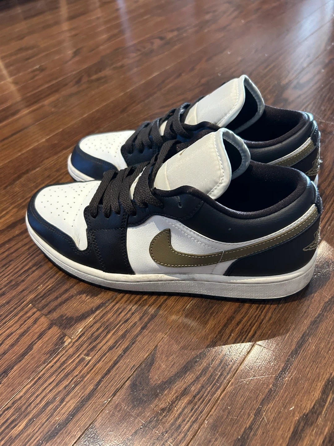 Air Jordan 1 Low SE - photo 2
