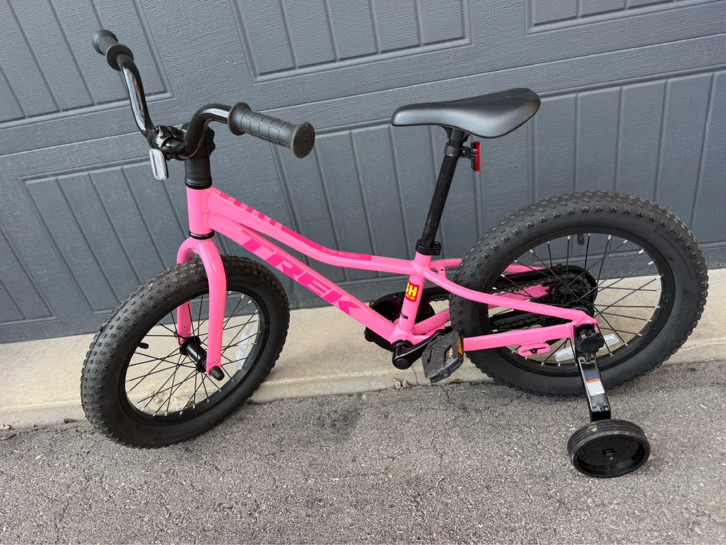 Pink Trek Kids' Bike 16 with Training Wheels - photo 3