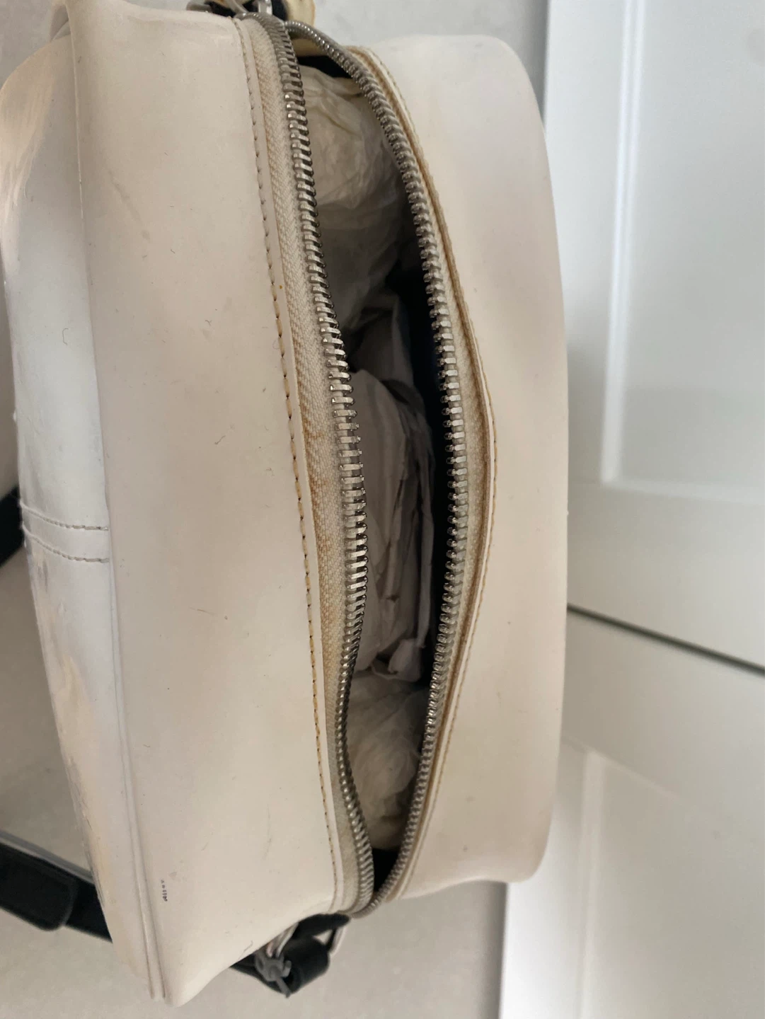 GEOX Women's Cream Patent Leather Crossbody Bag - photo 4