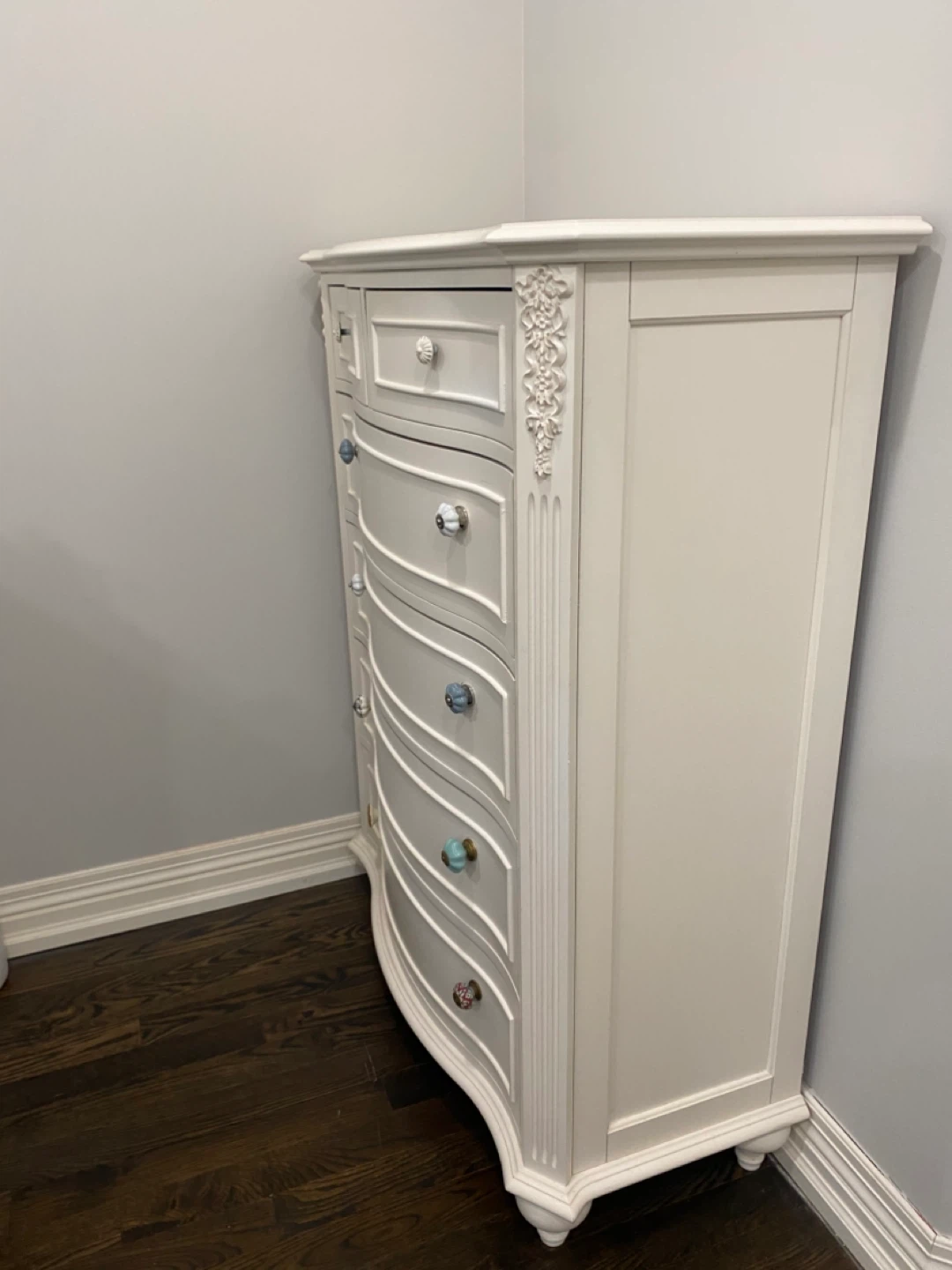 White Dresser with Decorative Knobs - photo 4