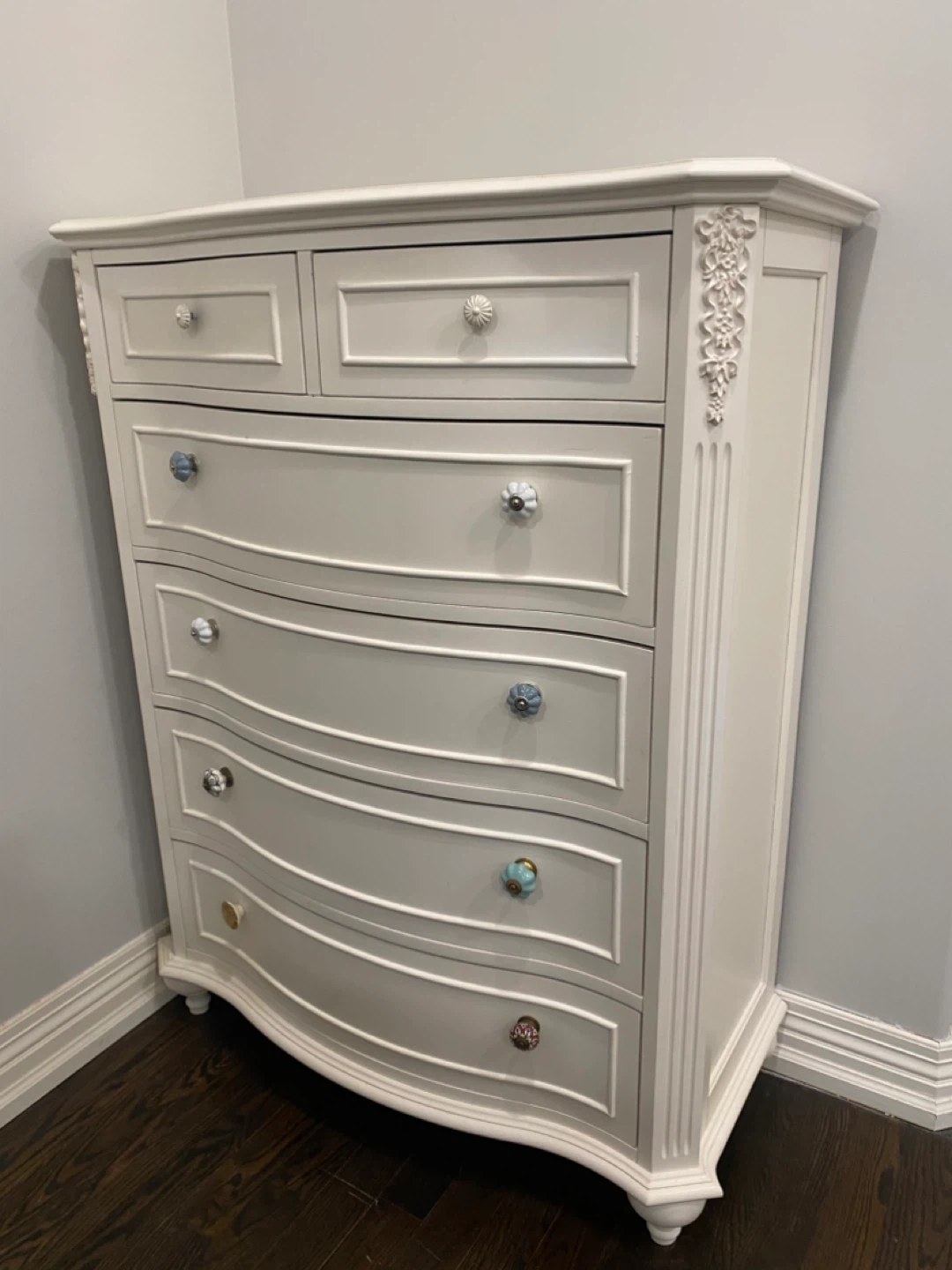 White Dresser with Decorative Knobs - photo 3