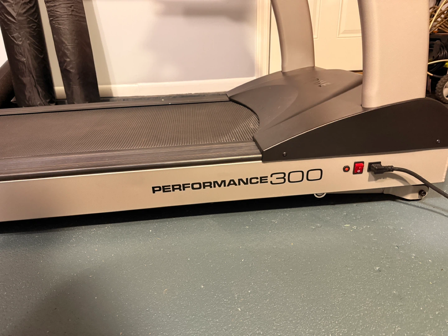 TRUE Performance 300 Treadmill - photo 4