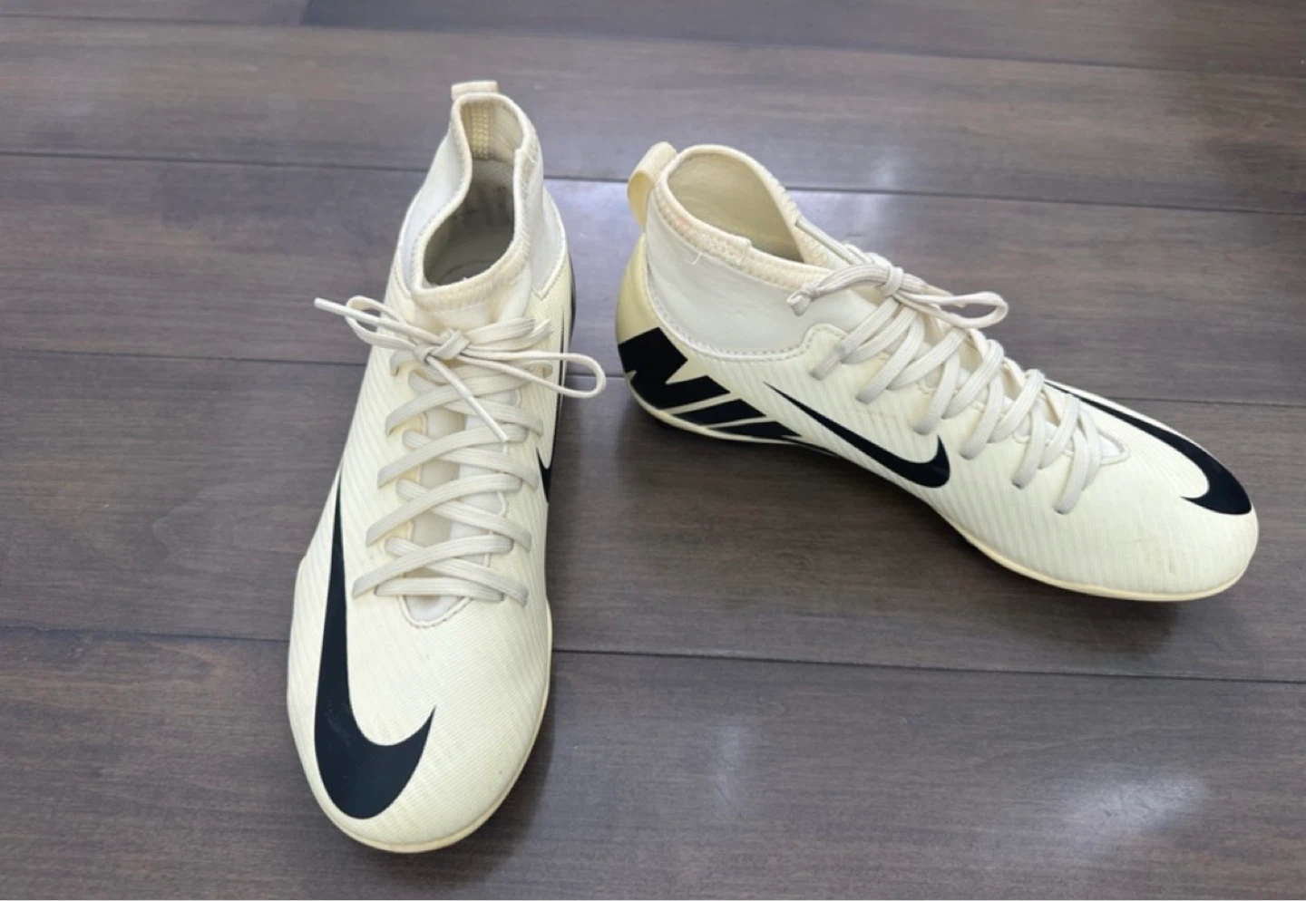 Nike junior/ cleats  Y5/ textured surface for ball control - photo 4