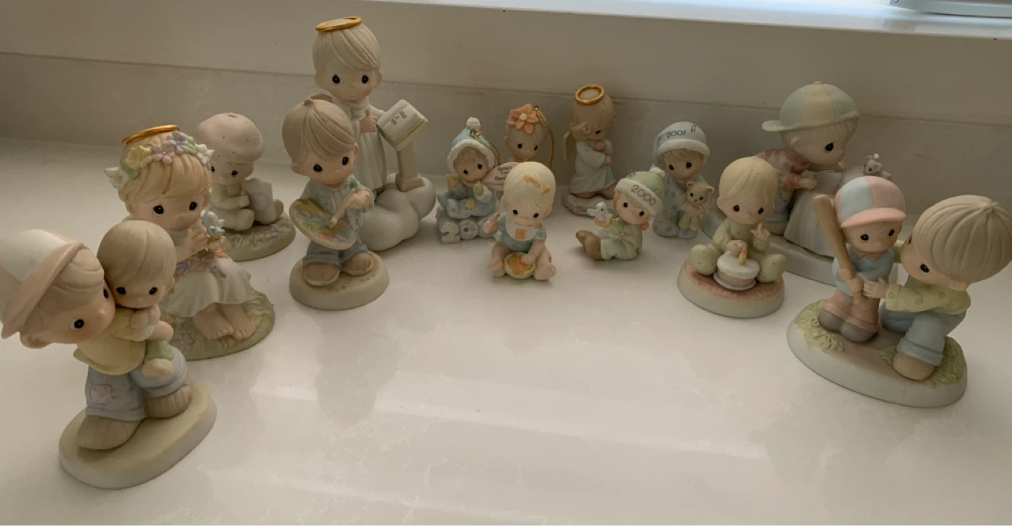Precious Moments Figurines Collection - photo 2