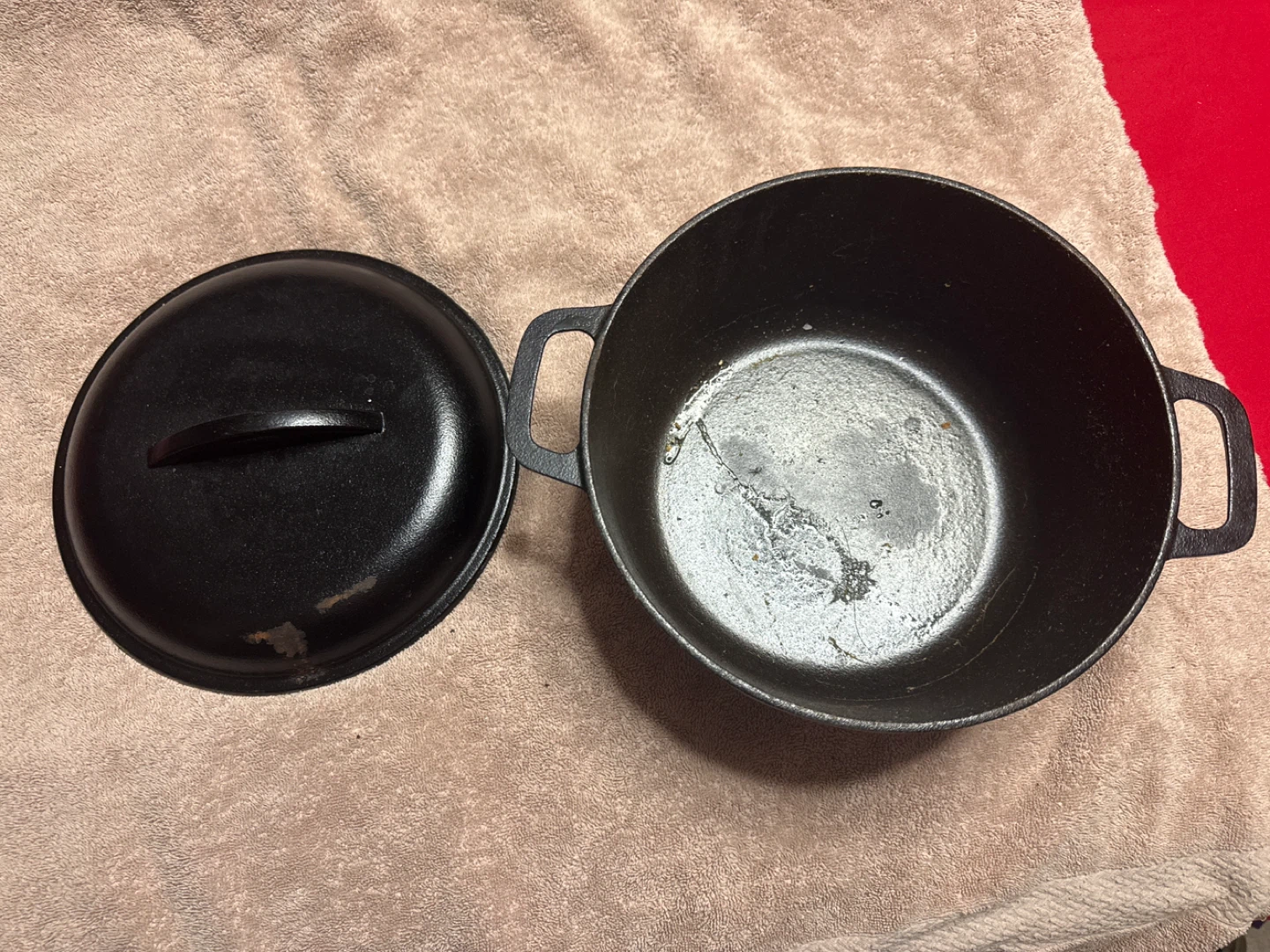 Black Cast Iron Dutch Oven Pot - photo 2