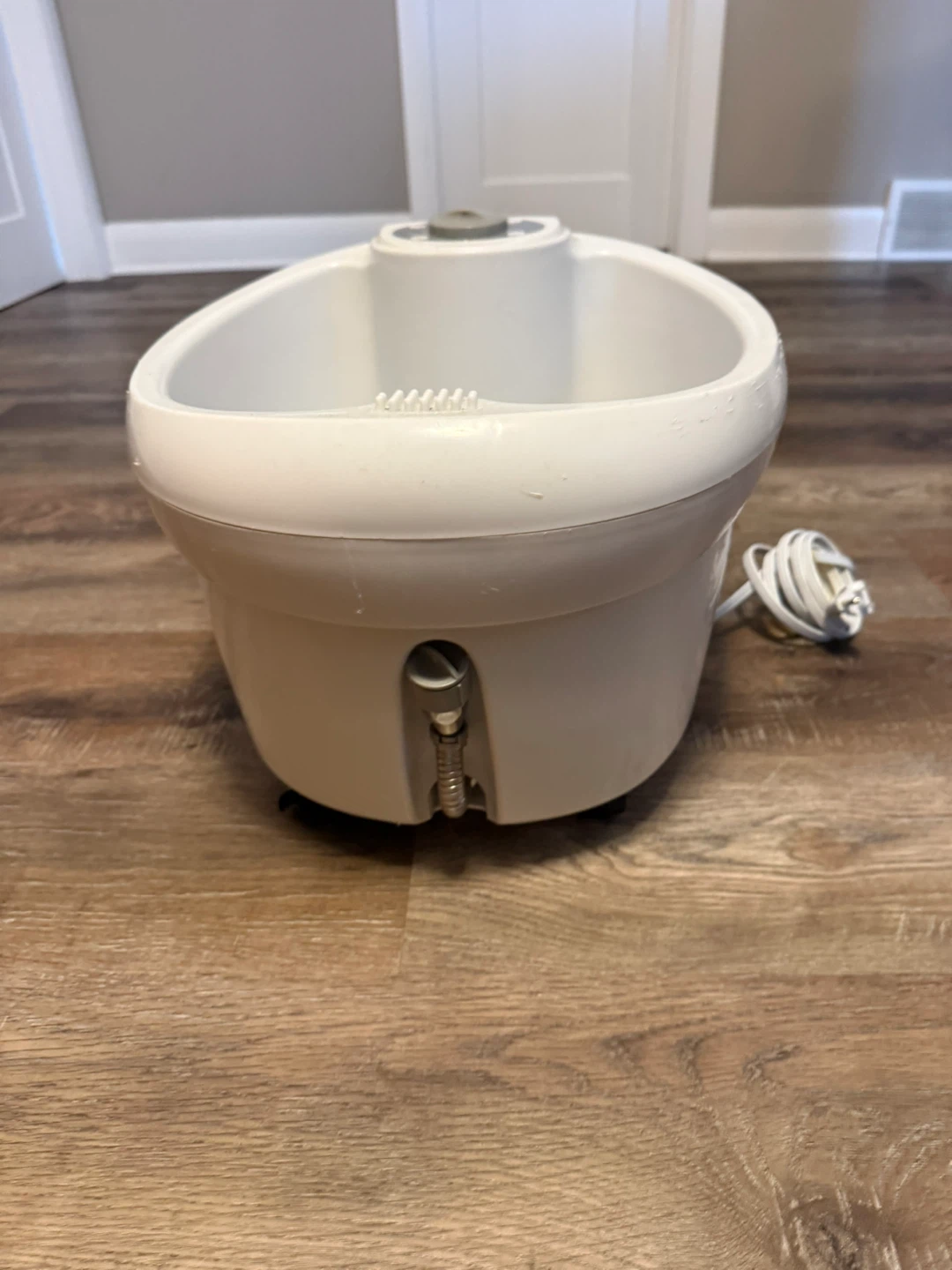 White Foot Spa Massager - photo 4