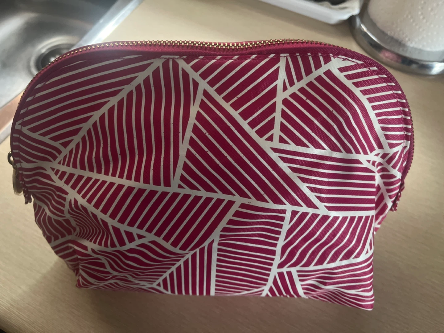New. Pink and white Women's Cosmetic Bag spacious - photo 2