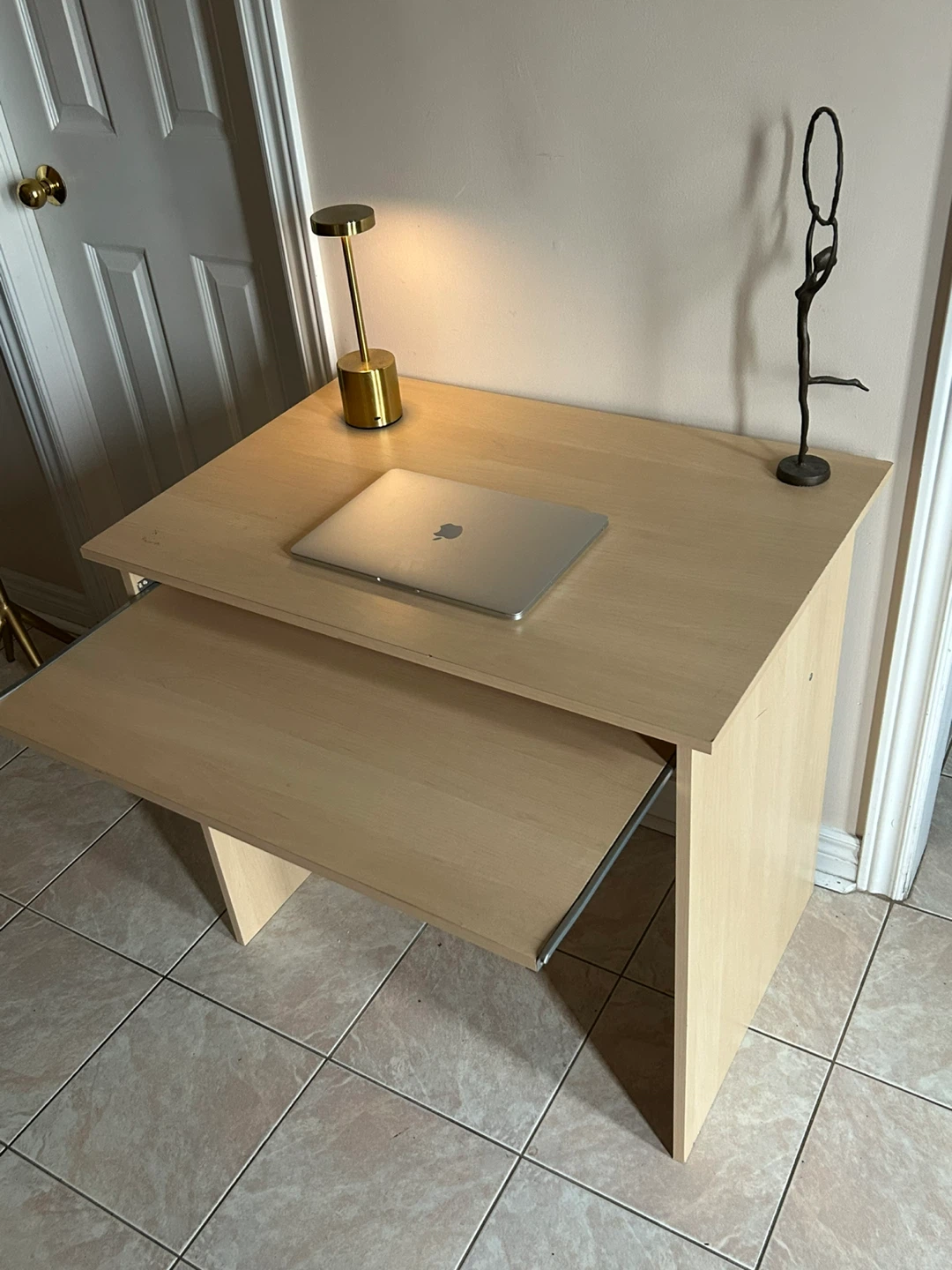 Compact Computer Desk with Pull-out Keyboard Tray