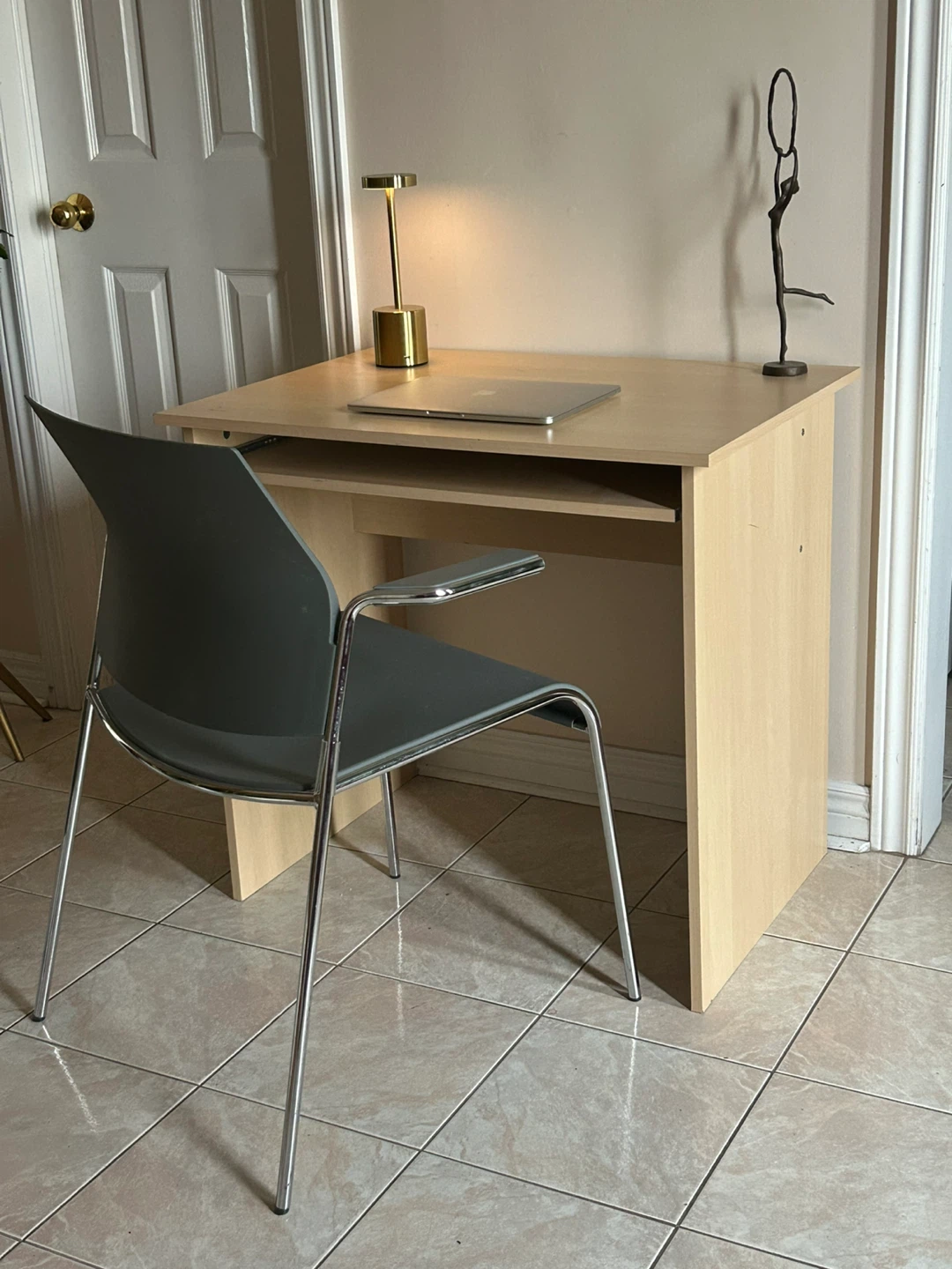 Compact Computer Desk with Pull-out Keyboard Tray - photo 2