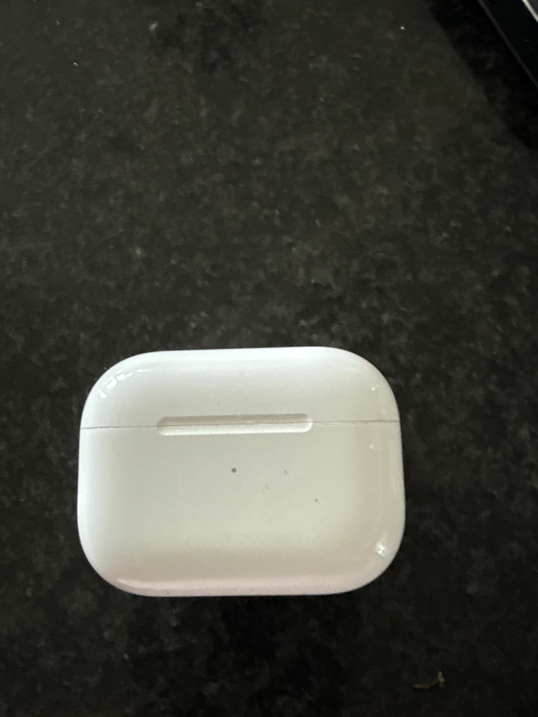 Apple AirPods 3Pro Charging Case - photo 2