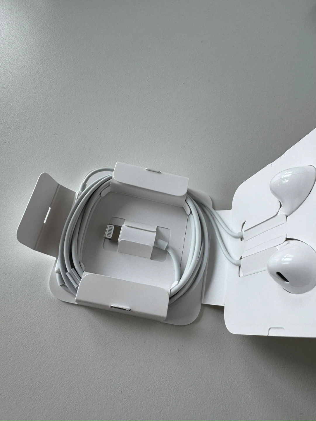 Apple EarPods with Lightning Connector - photo 2