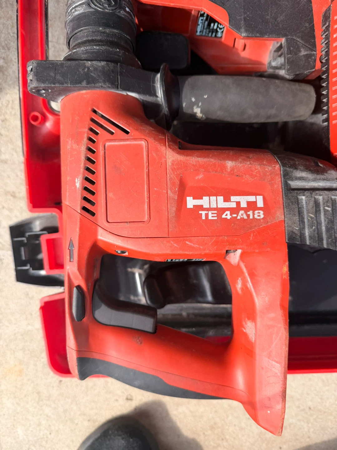 Hilti TE 4-A18 Rotary Hammer Drill with Batteries and Case - photo 3