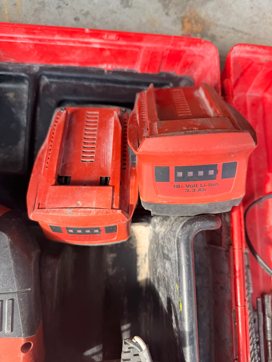 Hilti TE 4-A18 Rotary Hammer Drill with Batteries and Case - photo 5