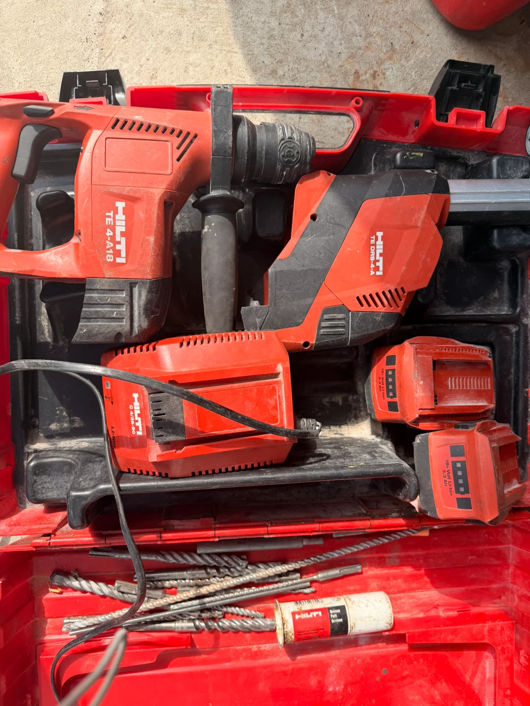 Hilti TE 4-A18 Rotary Hammer Drill with Batteries and Case - photo 2