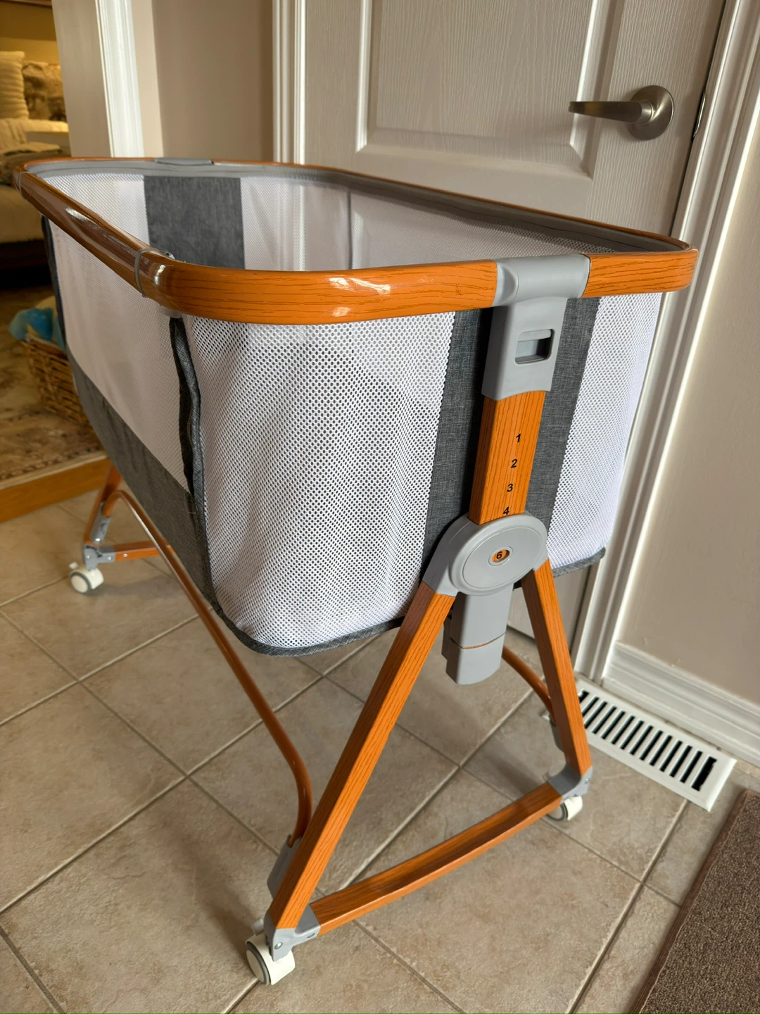 Bassinet Bedside Sleeper (adjustable) - photo 3