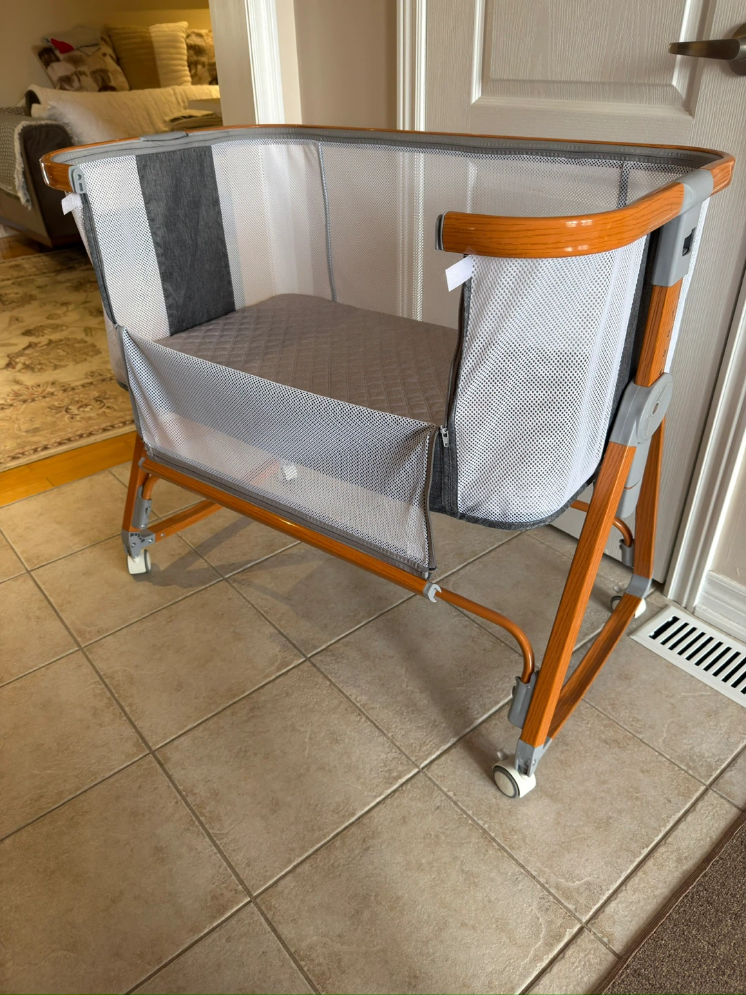 Bassinet Bedside Sleeper (adjustable) - photo 5