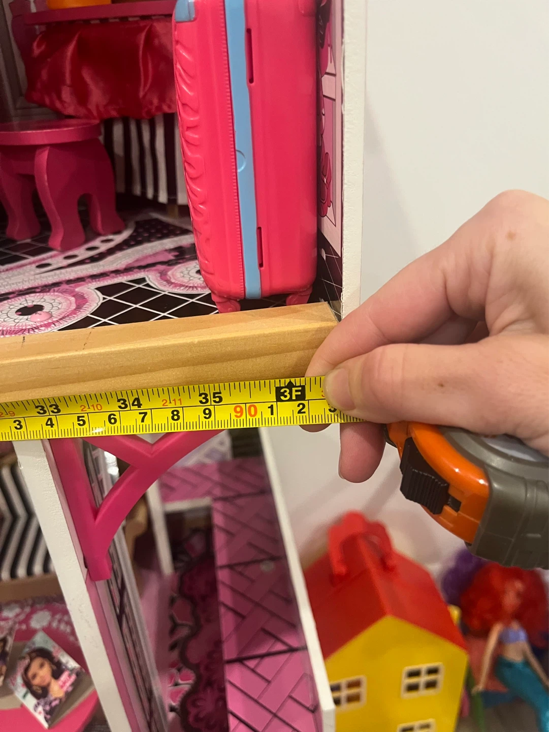 Large Pink Dollhouse with Furniture - photo 4