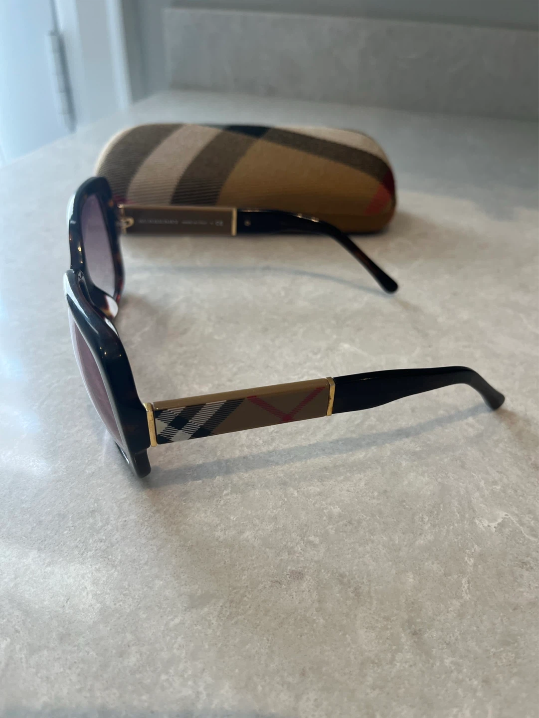 Burberry Women's Sunglasses with Case - photo 2