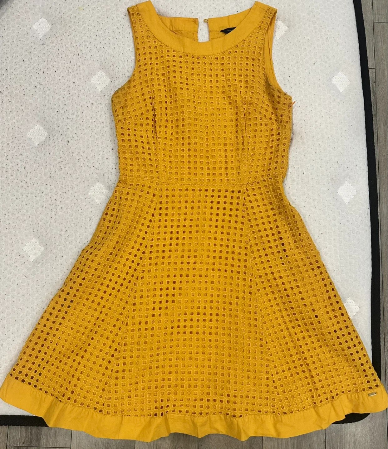 Tommy Hilfiger Yellow Eyelet Dress Size 0 - photo 3