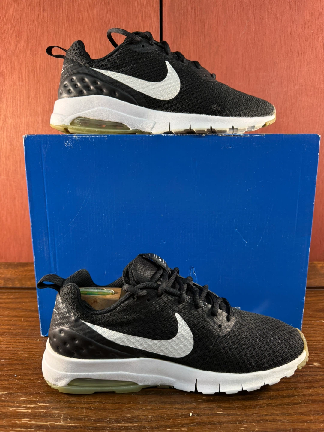 Nike Air Max Motion Low Black White Women’s Running Shoes Sz 9 - photo 2