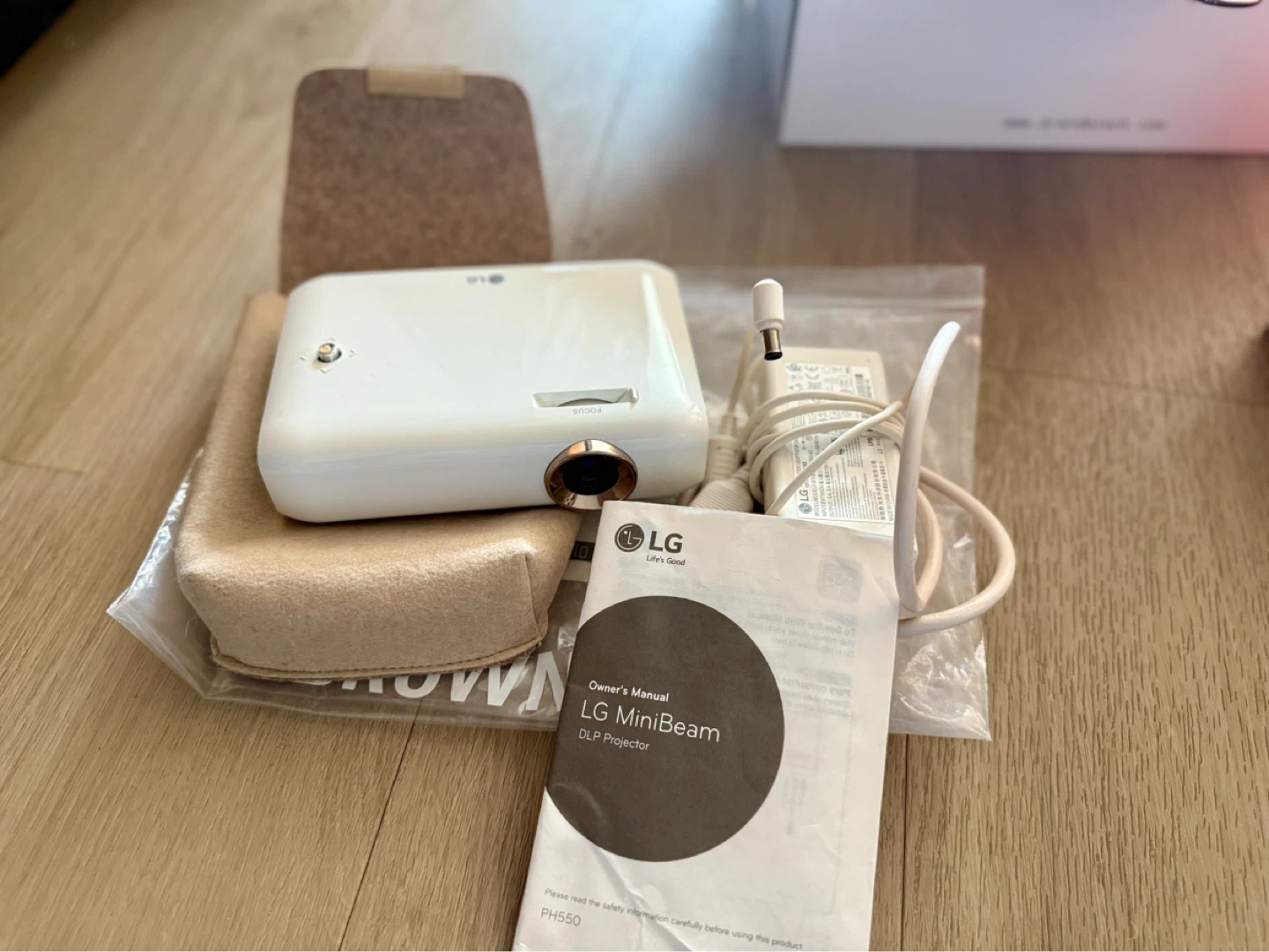LG MiniBeam PH550 DLP Projector