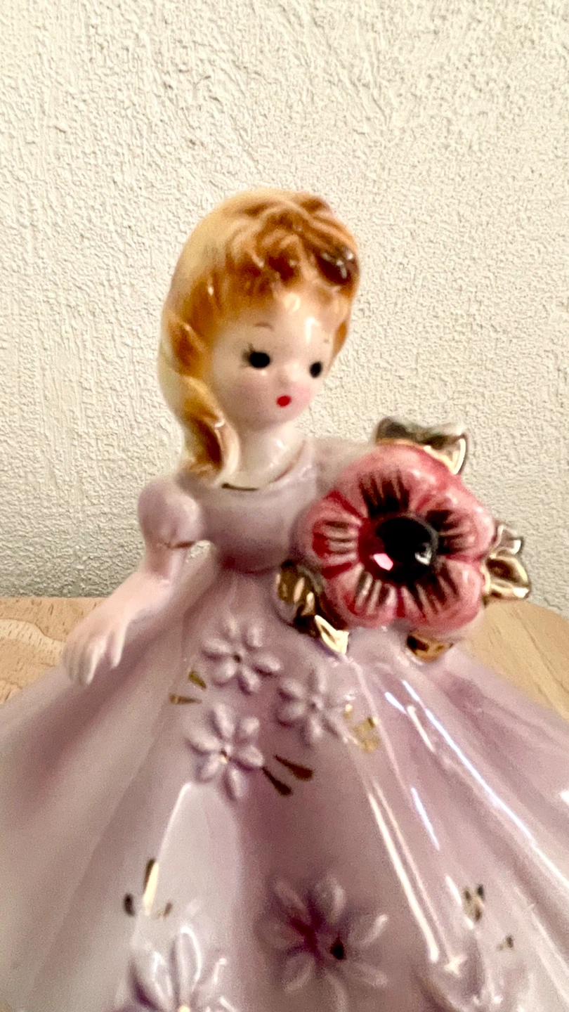 Josef Originals "Girl of the Month" figurine - photo 3