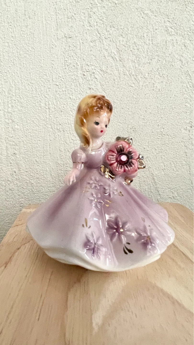 Josef Originals "Girl of the Month" figurine - photo 2