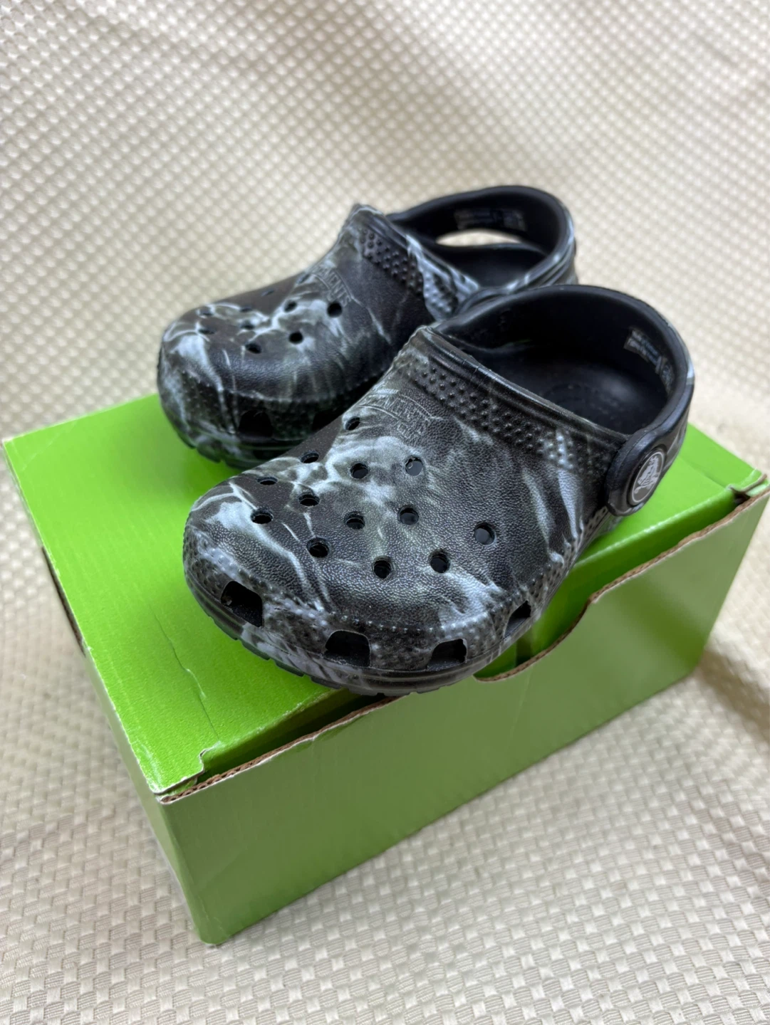 Crocs Kids Size C 6 Clog Shoes