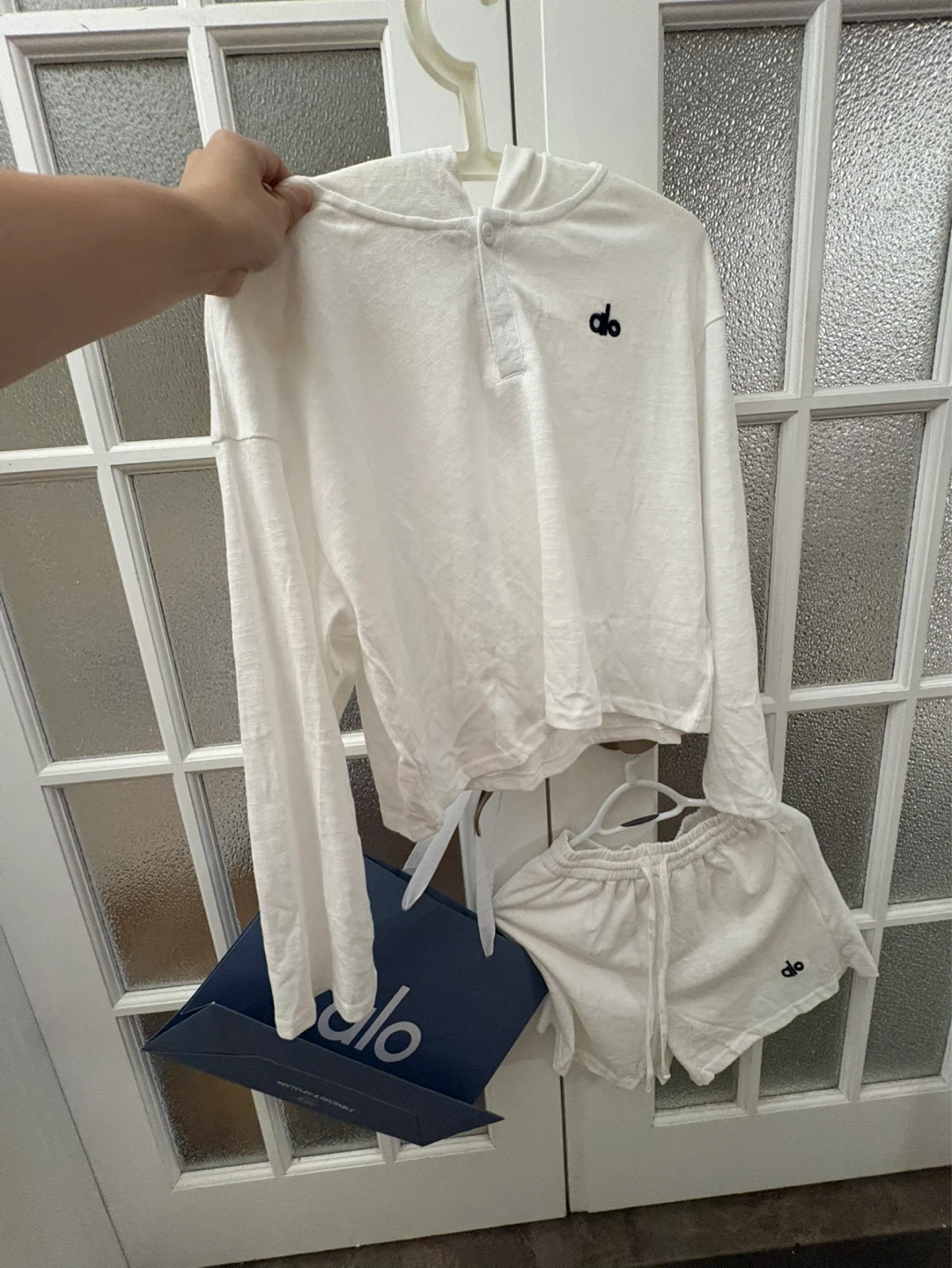 Alo White Hoodie and Shorts Set - photo 3