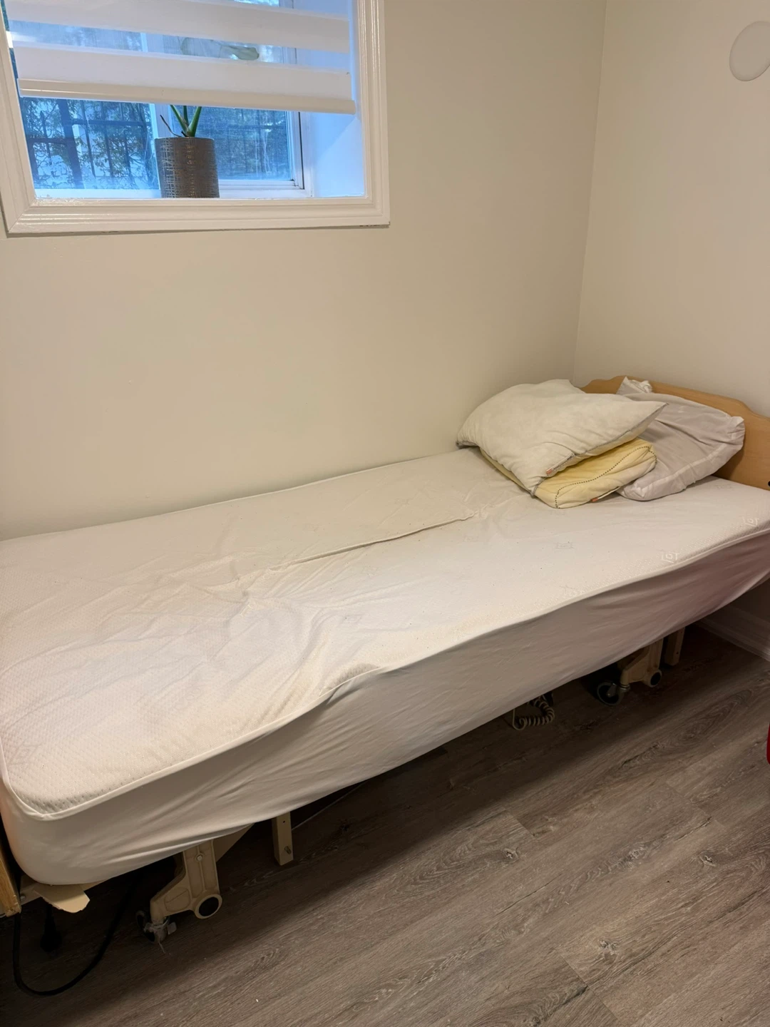 Adjustable Single Bed – Great Condition 🛏️