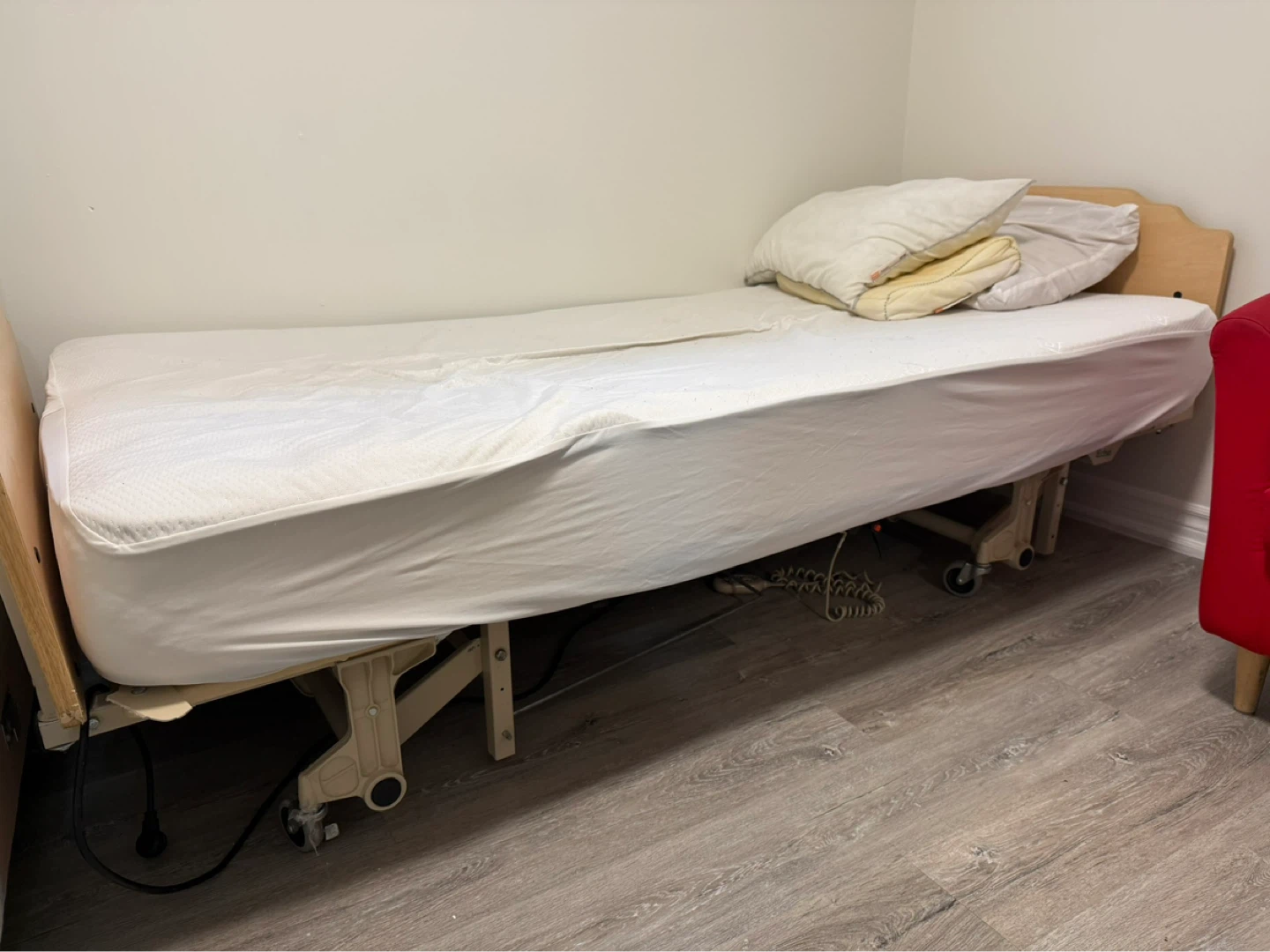 Adjustable Single Bed – Great Condition 🛏️ - photo 2