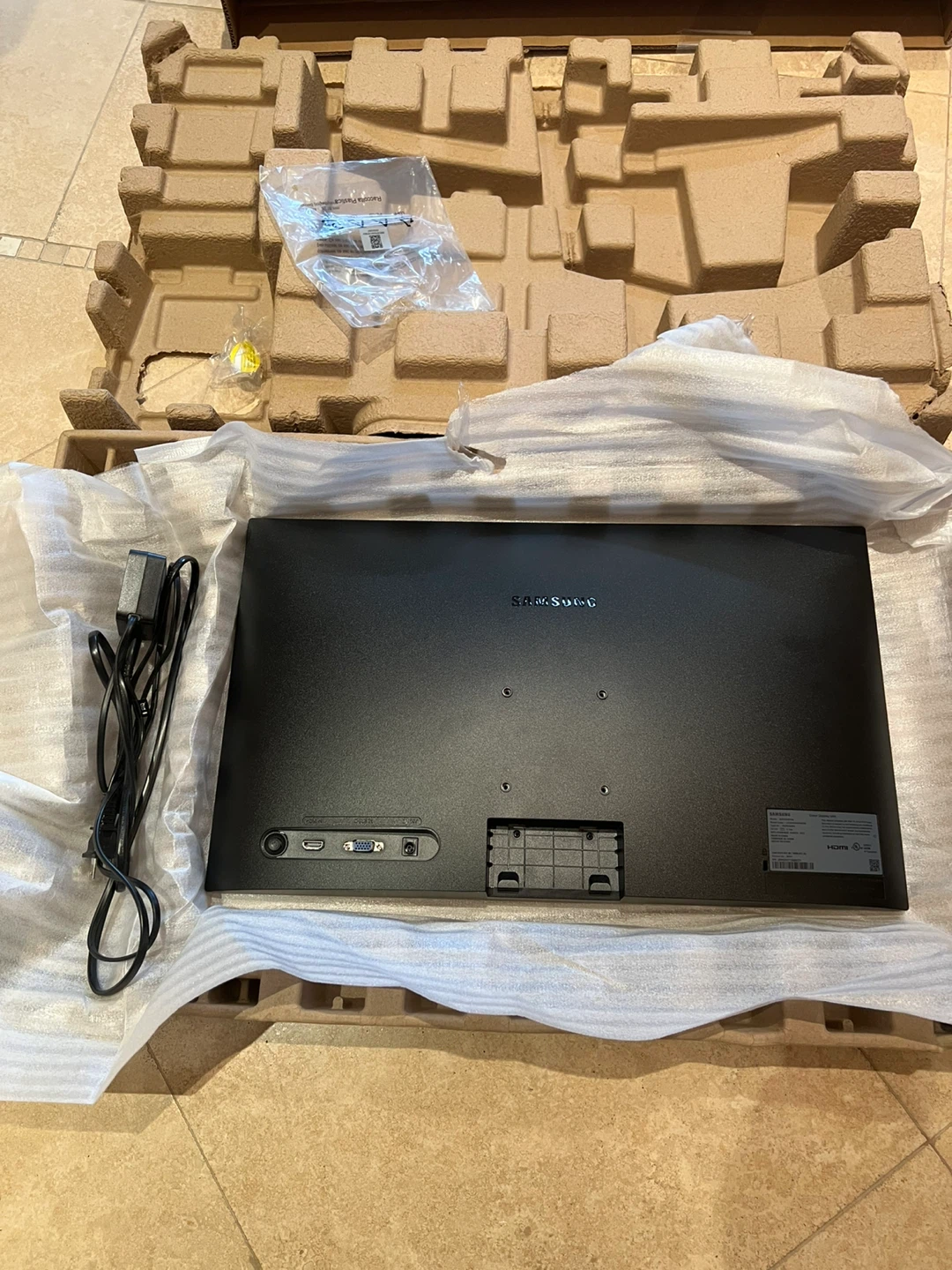 Samsung 24" Monitor - March 2022 - photo 2