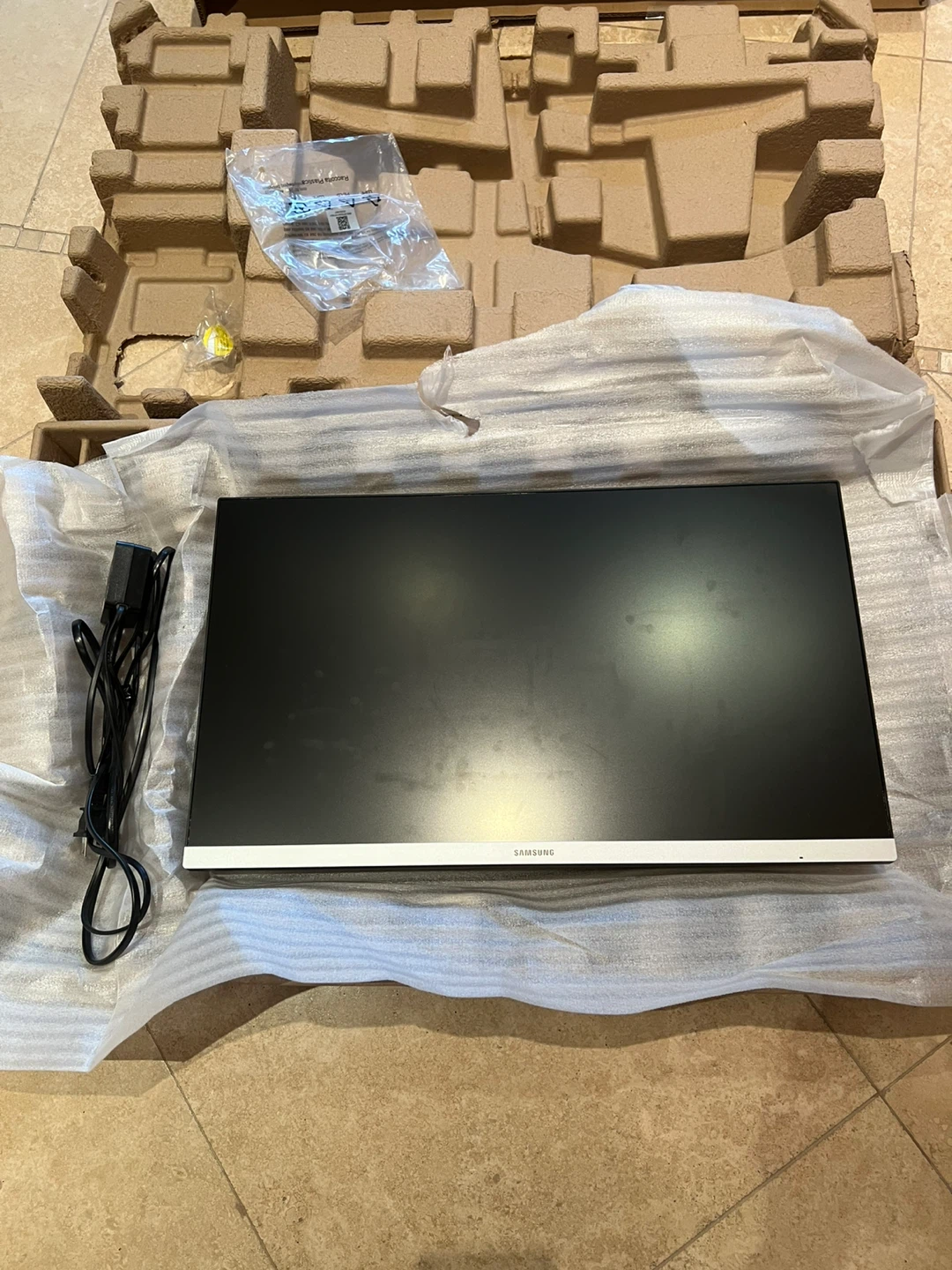 Samsung 24" Monitor - March 2022
