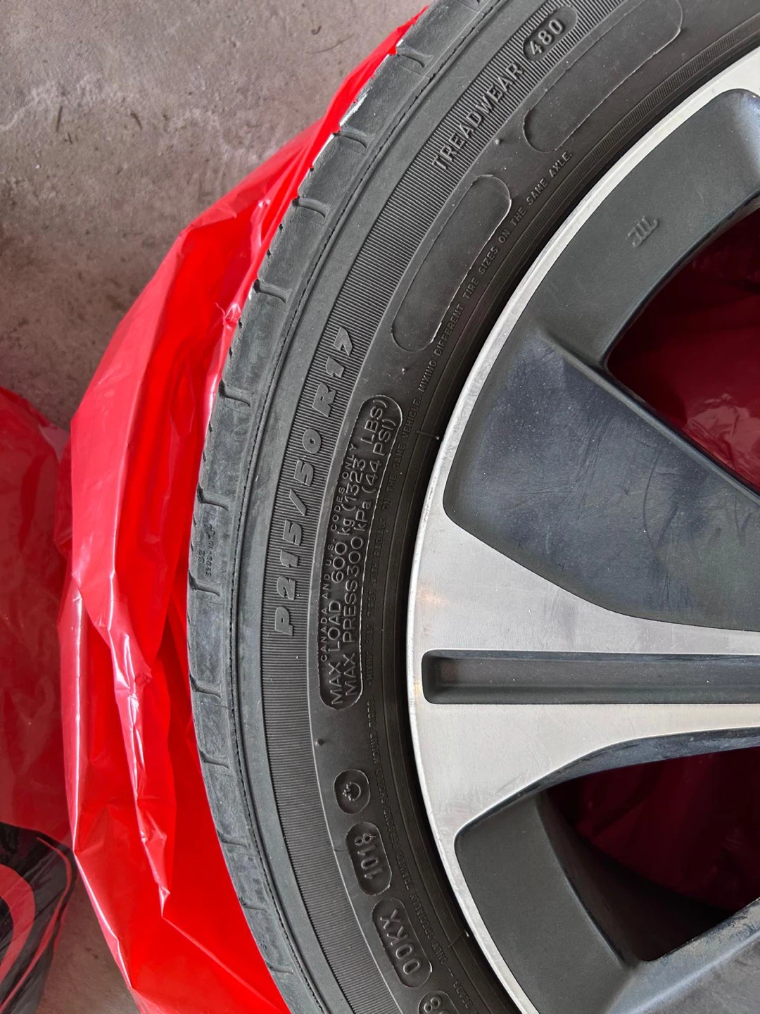 Set of 4 Nissan Alloy Wheels and Tires P215/50R17 - photo 3