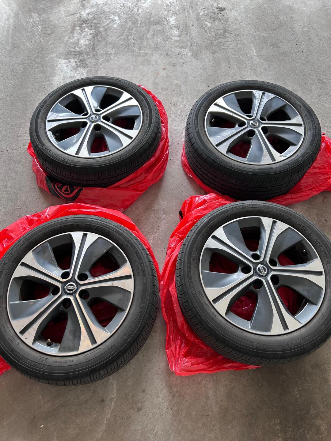 Set of 4 Nissan Alloy Wheels and Tires P215/50R17