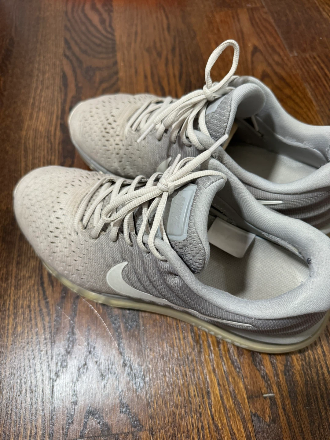 Nike Air Max Travel Shoes.Size 10.5 $98 - photo 3