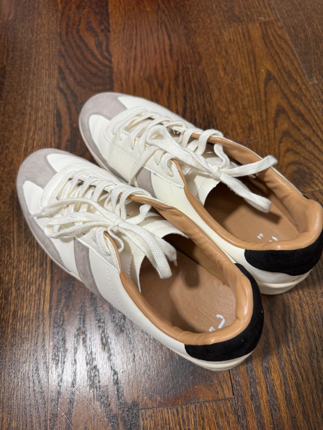 Genuine leather sneakers.Size10,$98 - photo 2