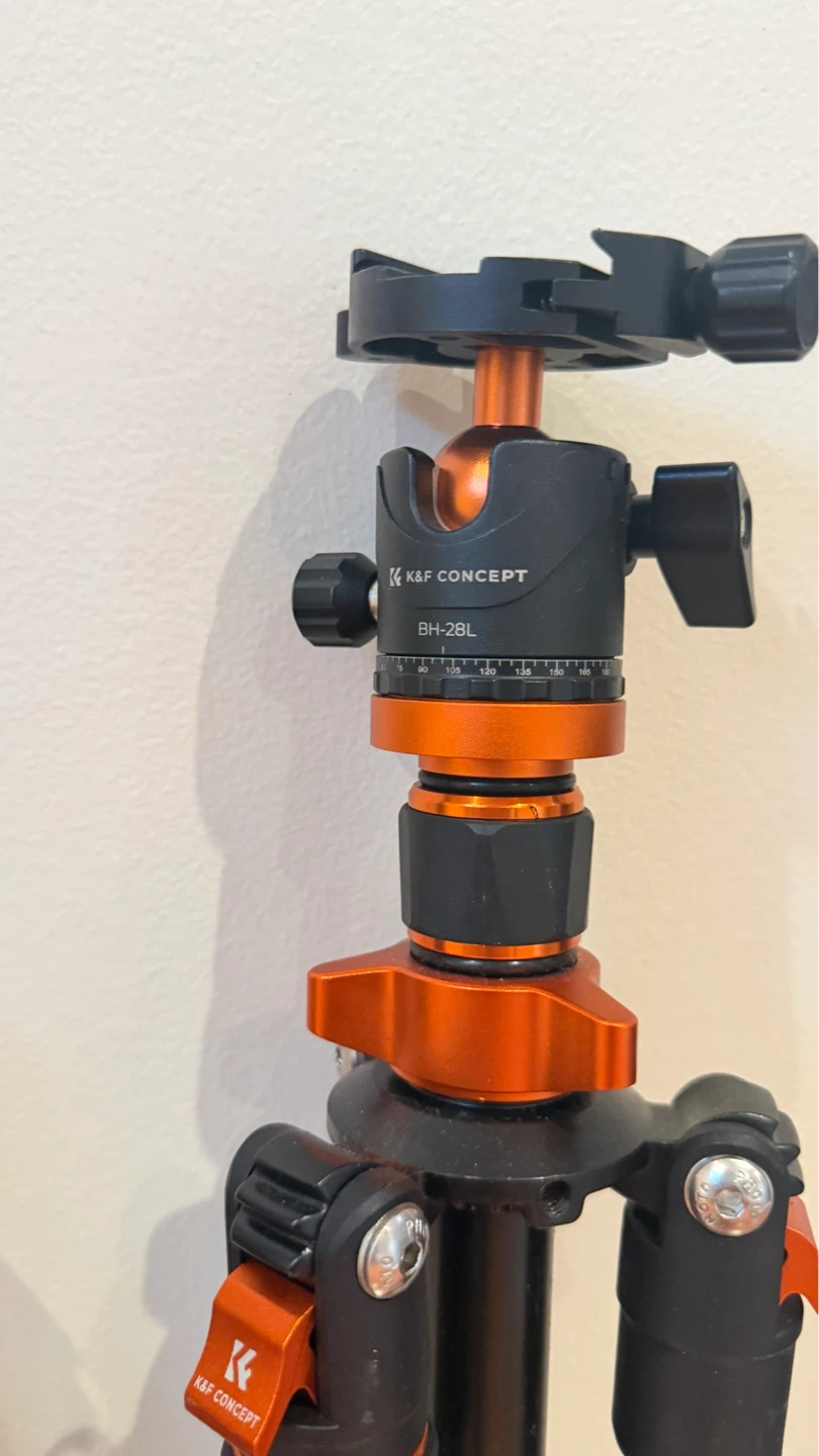 Neewer and K&F Concept Tripods - photo 4