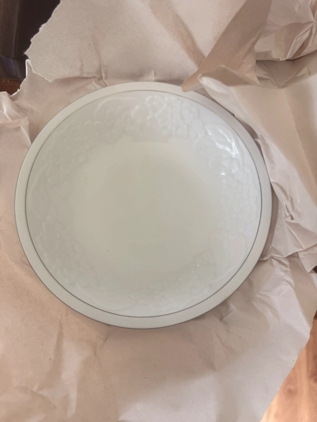 White Embossed Floral Dinner Plates - Set of 2 - photo 3